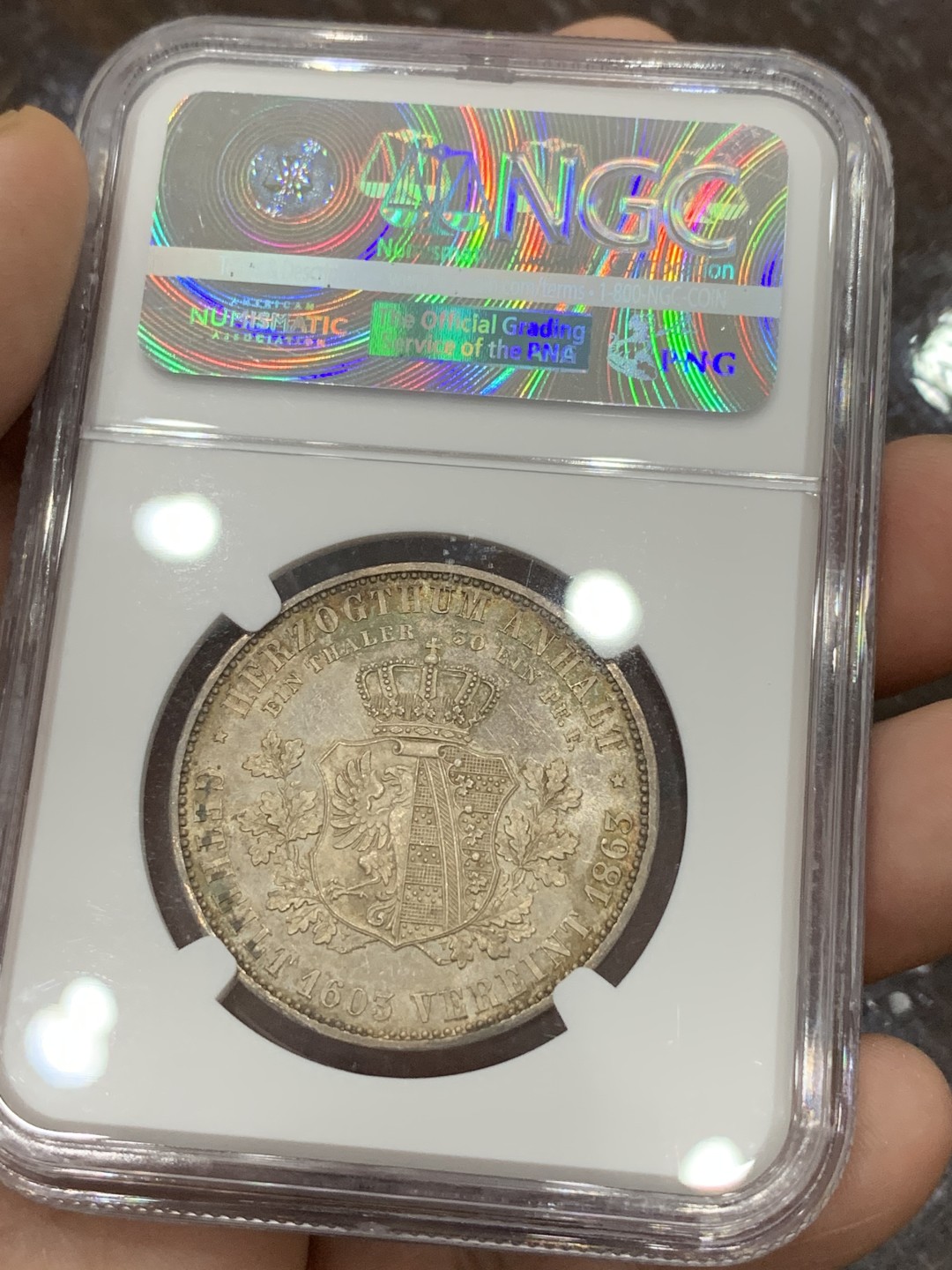 《竞宝斋》第107场-周日，周一 2场连拍（全场包邮） NGC MS63+ 德国 安哈特 德绍 1863年 泰勒银币 精制的卷发 十字光的带深彩包浆 元素丰富 动手吧