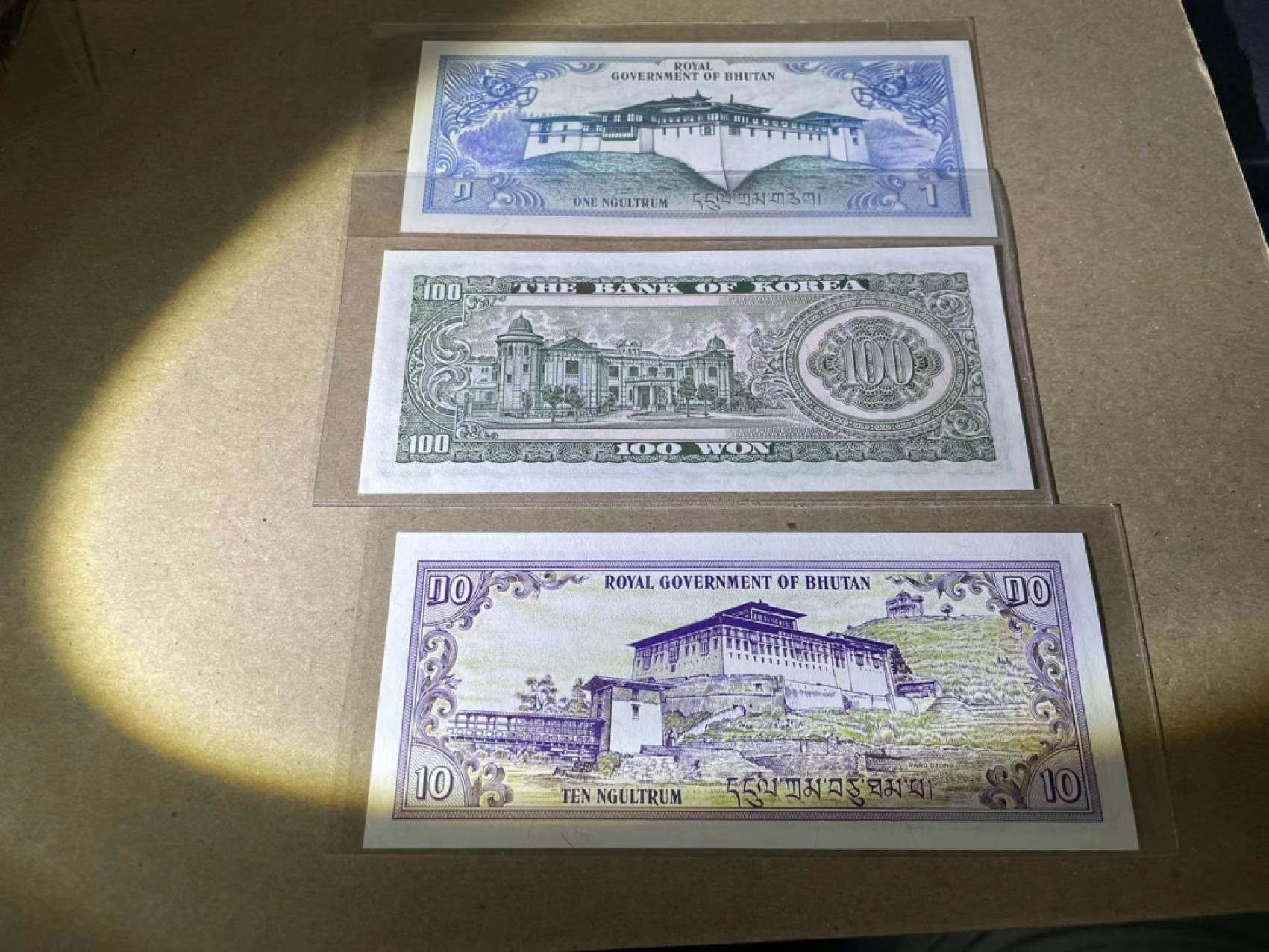 【Blue Auction】✨世界纸币精拍第237期  【一组3张】不丹&韩国纸币一组 全新UNC