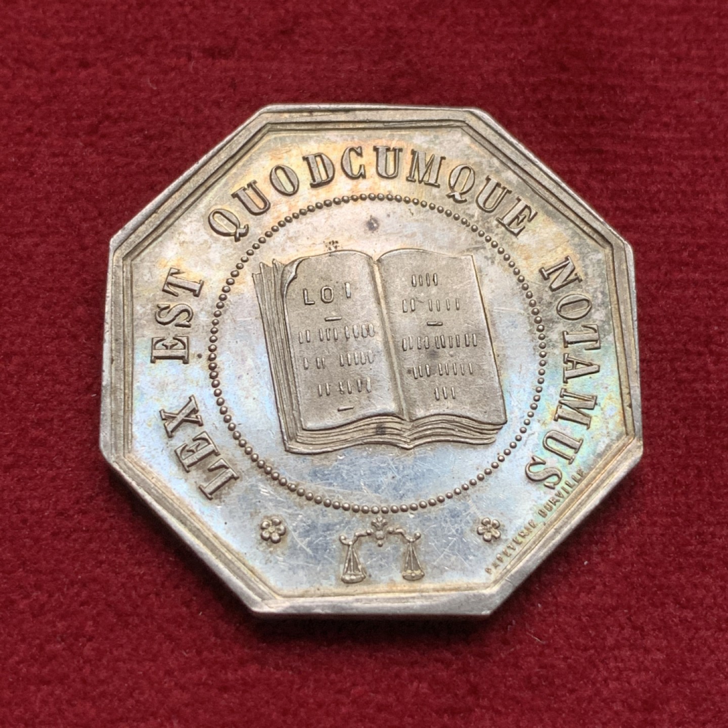 《竞宝斋》第107场-周日，周一 2场连拍（全场包邮） 法国 商会 公证人 银质八角代币 银标 对角32mm 12.2克 银标 光度好 早期蜜蜂边铭