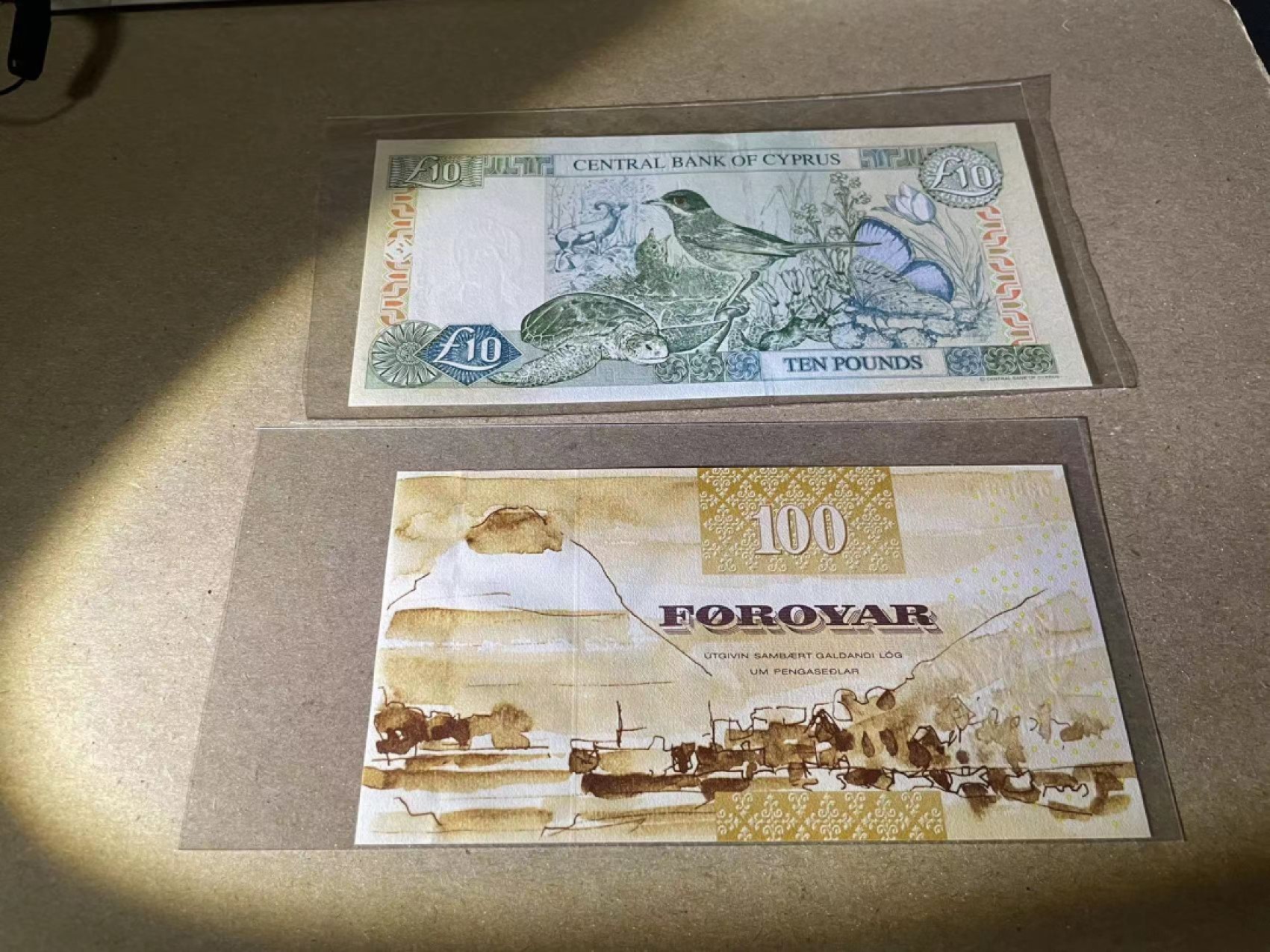【Blue Auction】✨世界纸币精拍第237期  【一组2张】法罗群岛 100克朗 初版 & 塞浦路斯 2003年10镑 均全新UNC