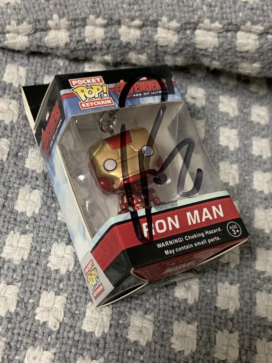 零元拍：小罗伯特唐尼 亲笔签名POP FUNKO 漫威《复仇者联盟：奥创纪元》钢铁侠特方头钥匙扣