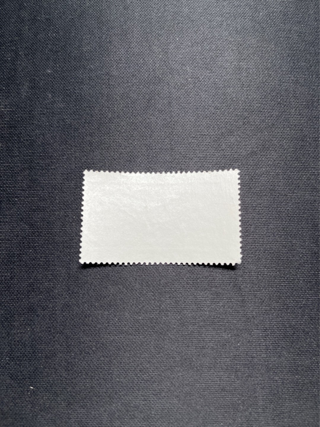 洪涛臻品 精选邮票限时拍卖第七十七期 文3大全之（四行半）信销票，无裂口，无揭薄，无缺角，无褪色，如此品相的信销票品相已经非常好了，属于信销票里的上上成货。齿孔饱满圆润，无缺齿，好品相的信销票可遇不可求！！忠爱信销票的老板把握机会！！仅此一枚，终生保真。