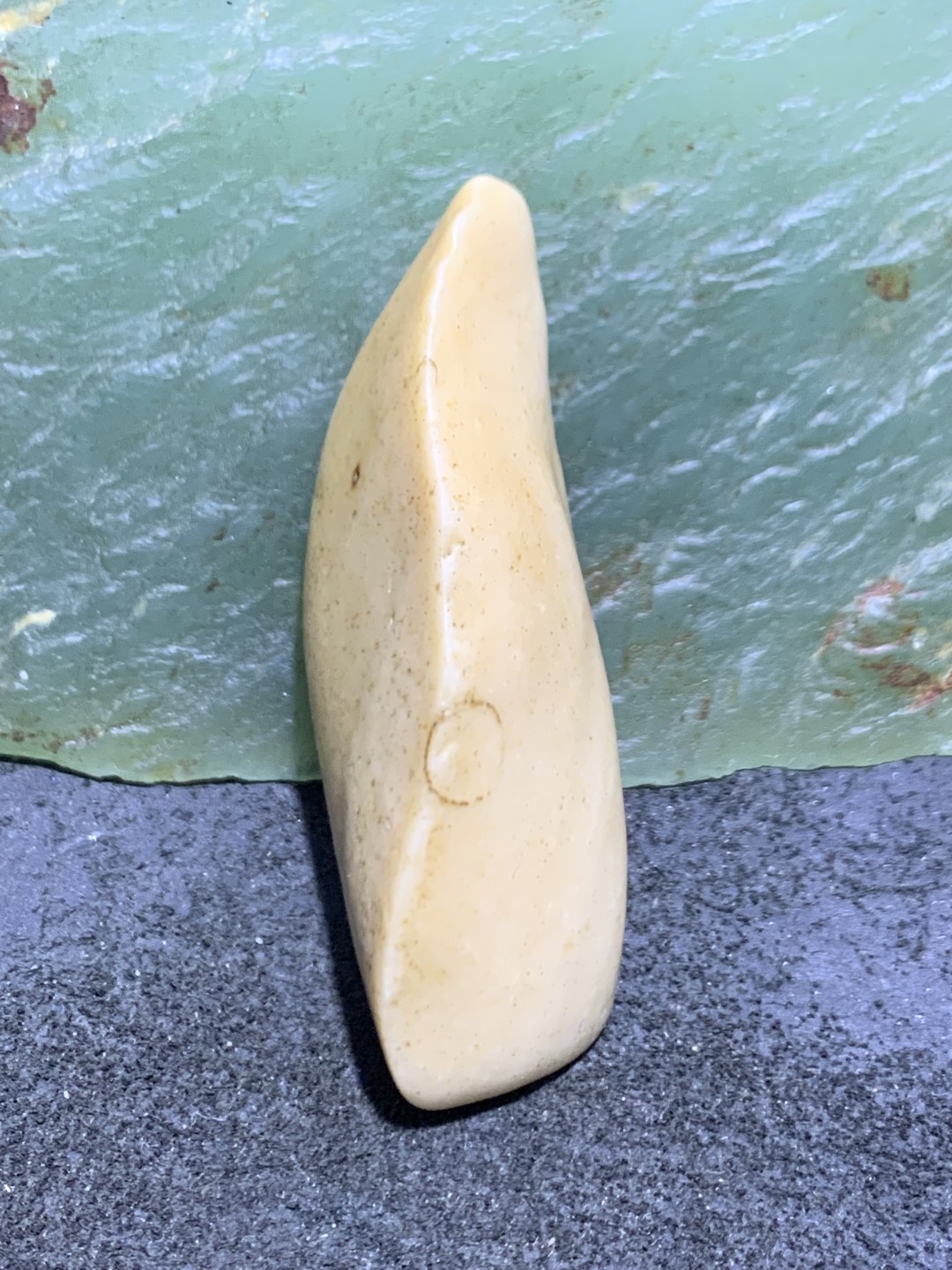 精美罕见新疆高玉化彩泥石原石把件（镇纸，摆件） 一块，