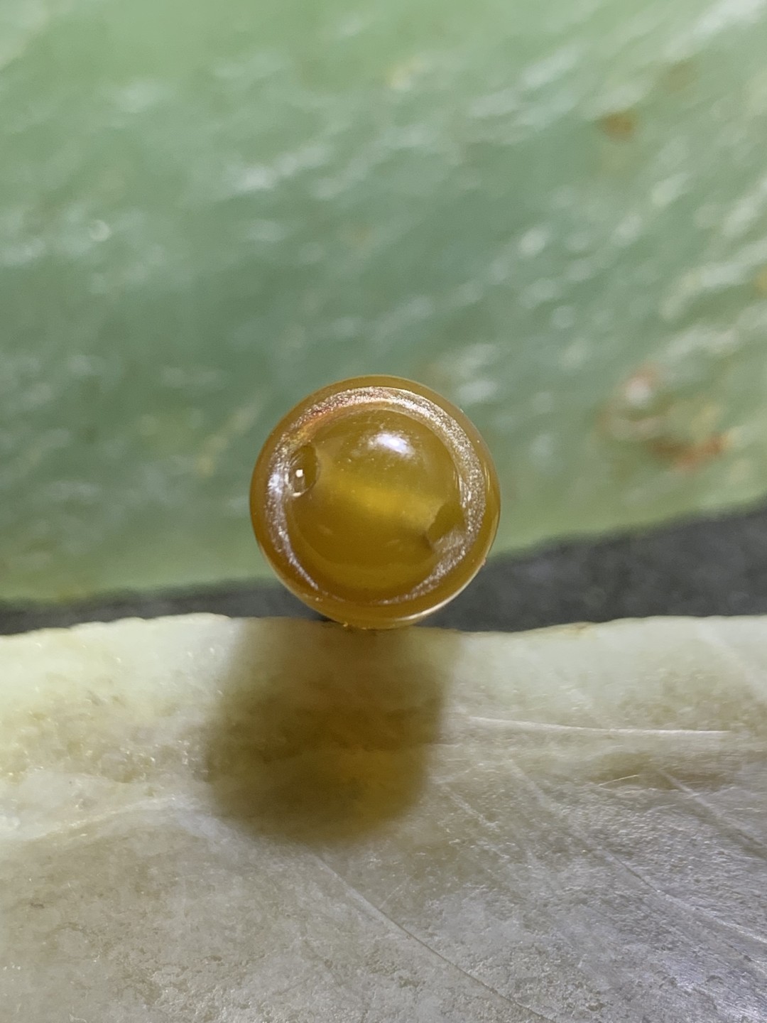 精美缠丝玛瑙雕刻子弹头吊坠一个，