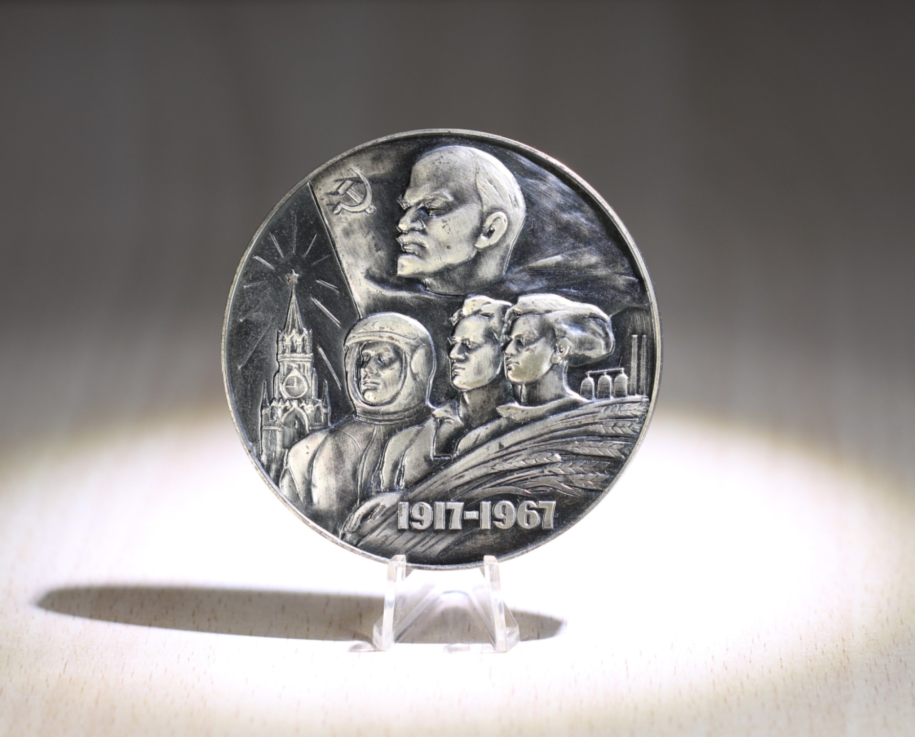 大猫徽章拍卖第205期 苏联十月革命胜利50周年纪念章大银章，925银制, 发行量300枚, 直径7.5厘米