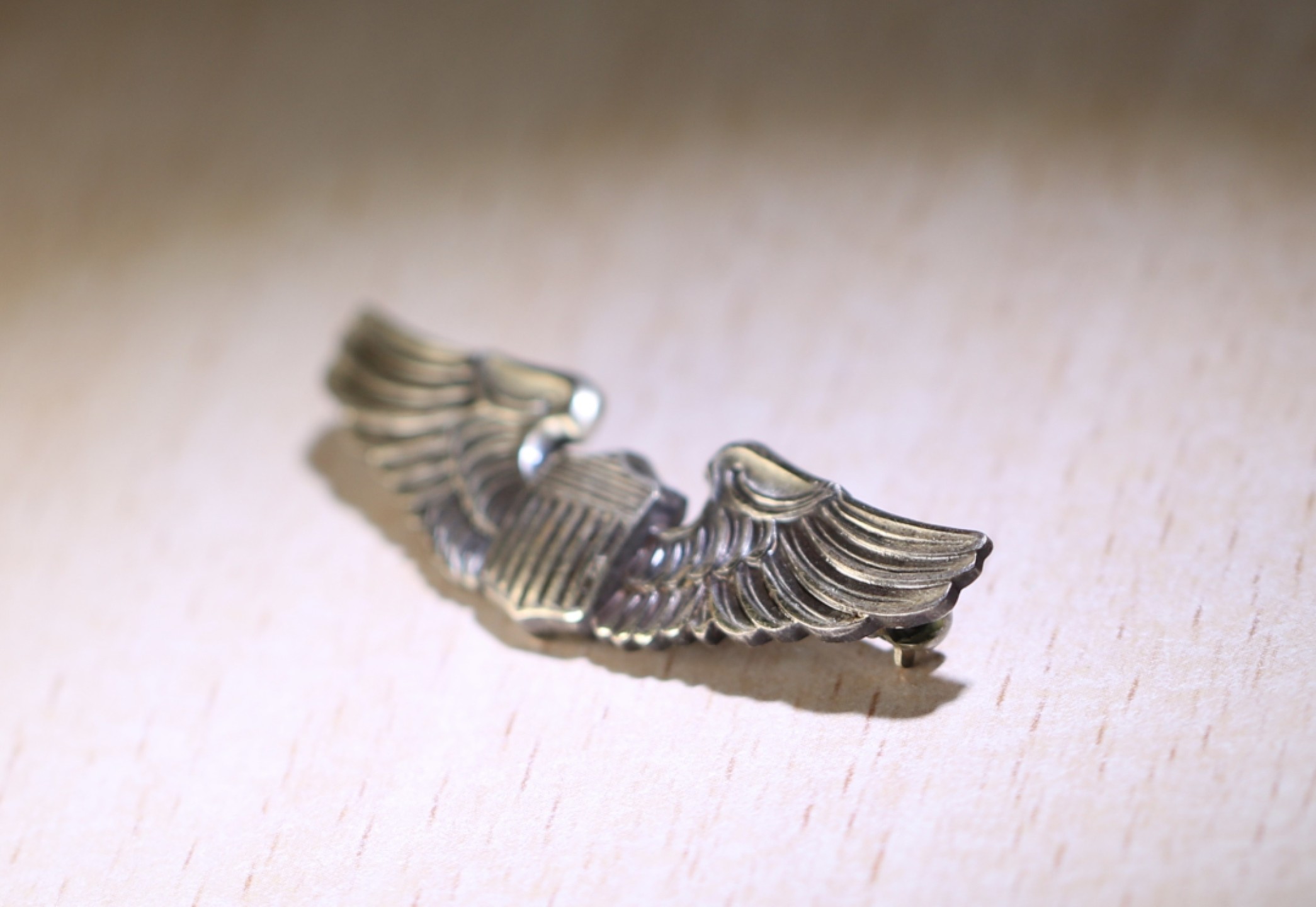 大猫徽章拍卖第205期 二战美军银质飞行标 著名的meyer厂生产 盾标清晰