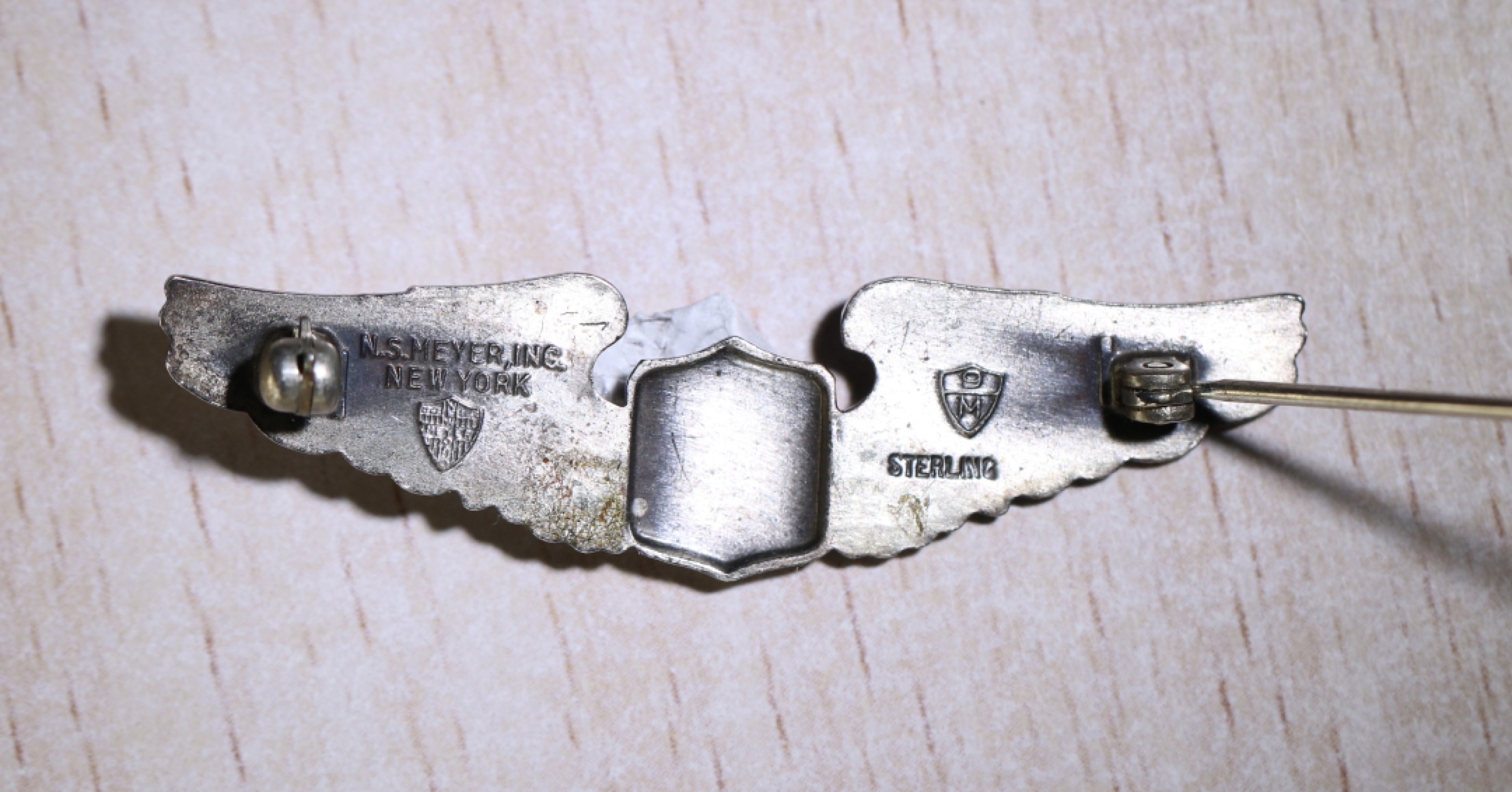 大猫徽章拍卖第205期 二战美军银质飞行标 著名的meyer厂生产 盾标清晰