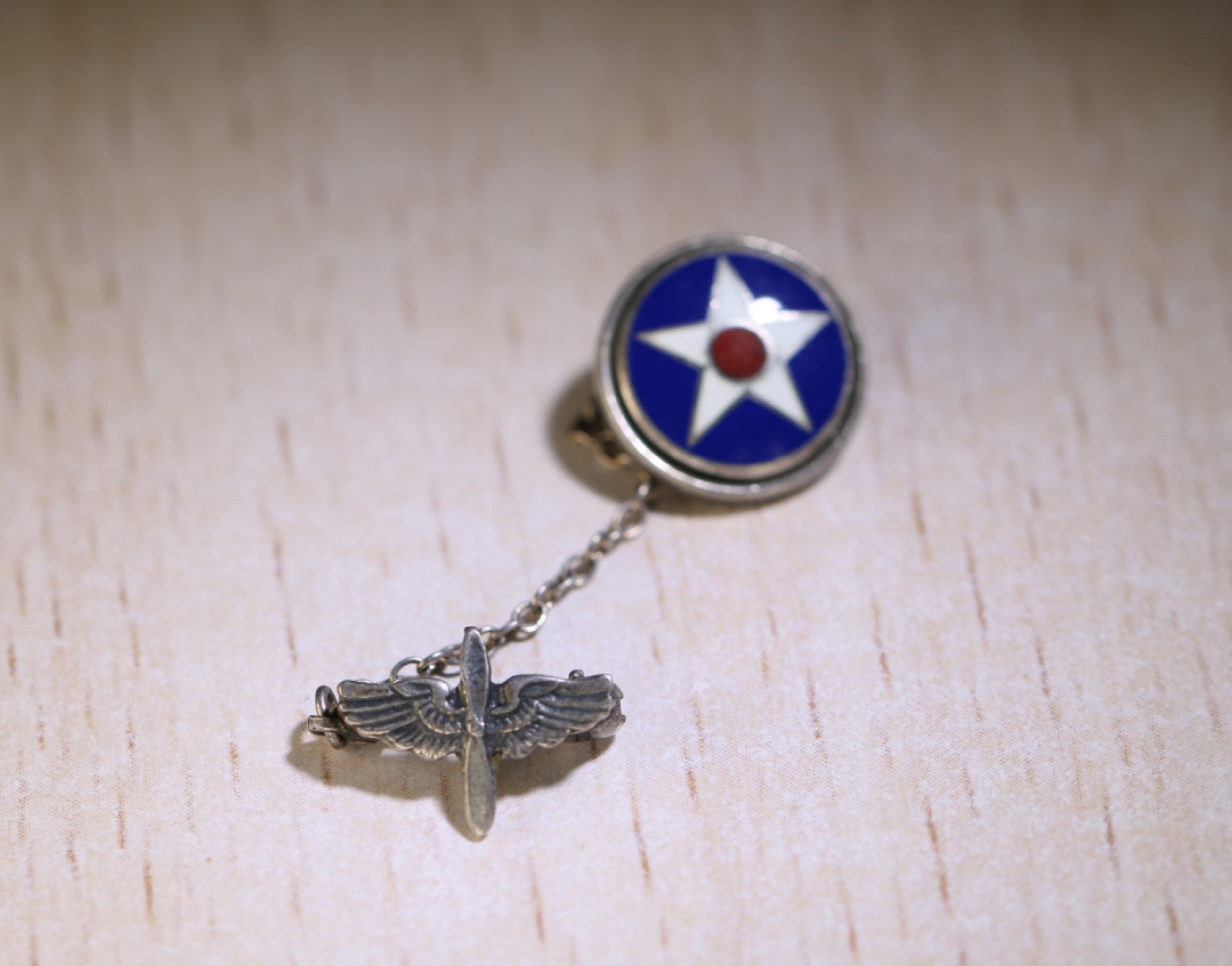 大猫徽章拍卖第205期 二战美国飞行员银质珐琅胸针 