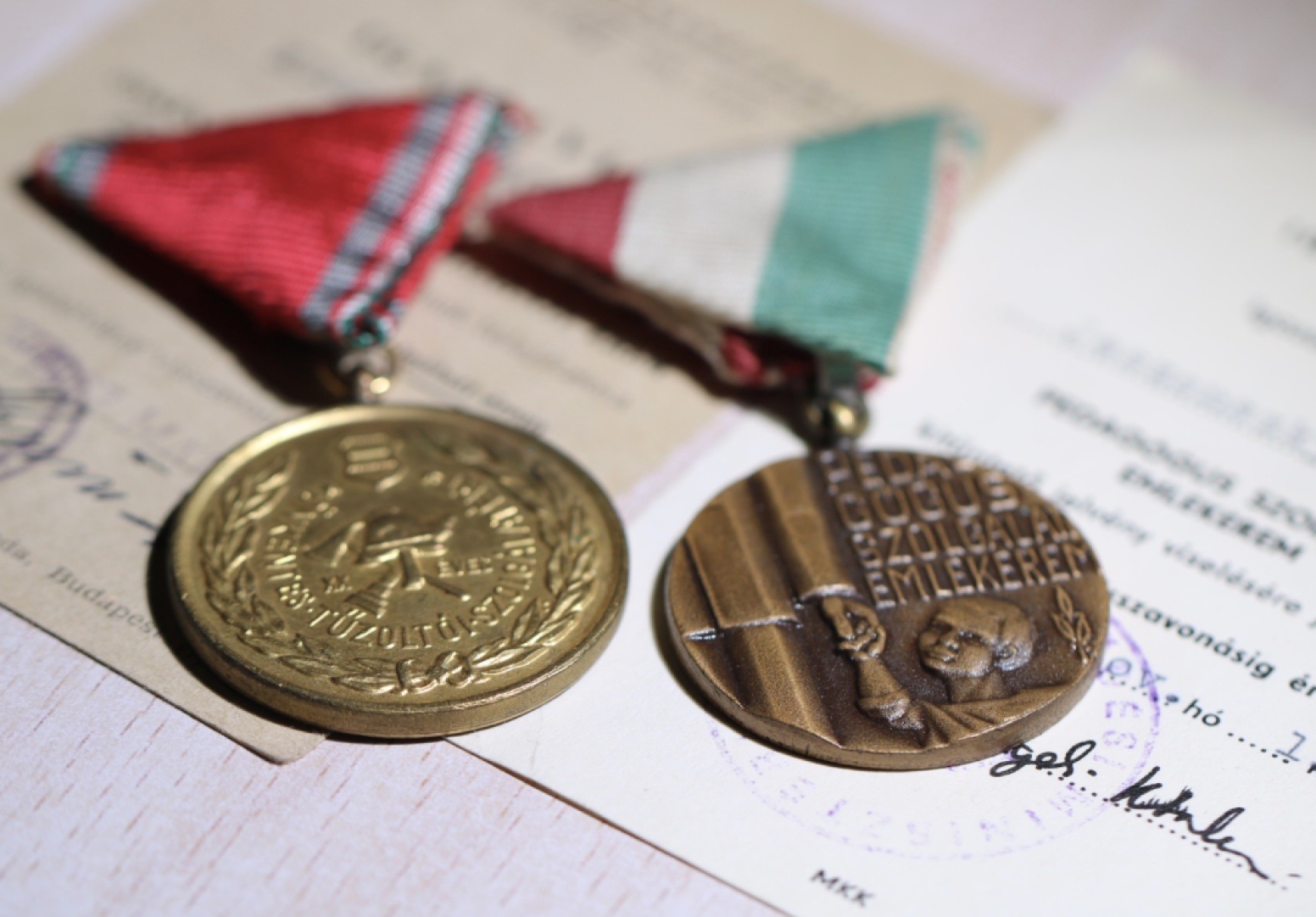 大猫徽章拍卖第205期 匈牙利🇭🇺奖章两枚 志愿消防服务20年奖章 救生奖章