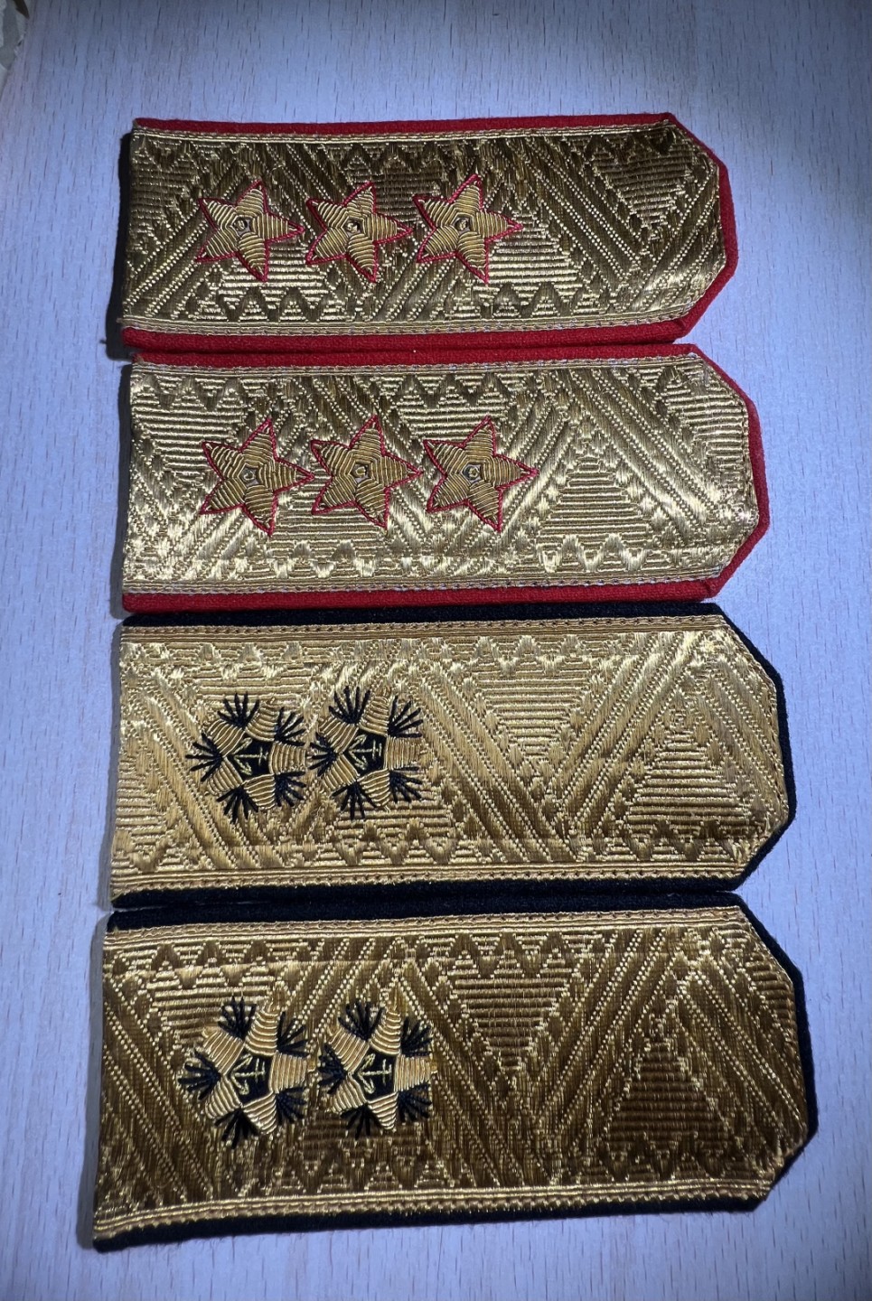 大猫徽章拍卖第205期 俄罗斯联邦将军肩章两付  （陆军和海军）