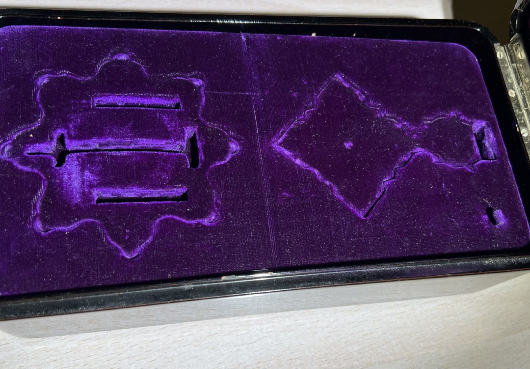 大猫徽章拍卖第205期 勿忘国耻 伪满一等景云勋章漆盒 