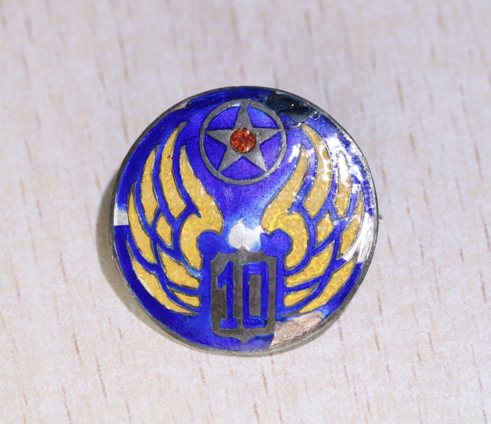 大猫徽章拍卖第205期 二战中缅印战区美国第十航空队证章 银质珐琅 有小修