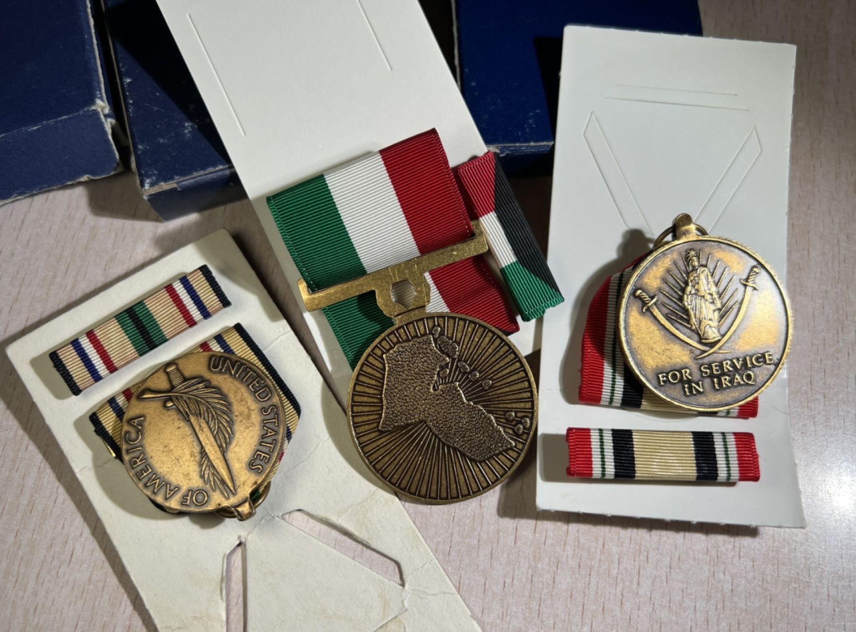 大猫徽章拍卖第205期 🇺🇸军版奖章一组 美国伊拉克战争奖章，美国海湾战争奖章，解放科威特奖章
