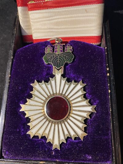 盛世勋华——号角文化勋章专场拍卖第56期 - 牢记历史勿忘国耻 日本勋三等旭日中绶章 银制带原盒 品如图