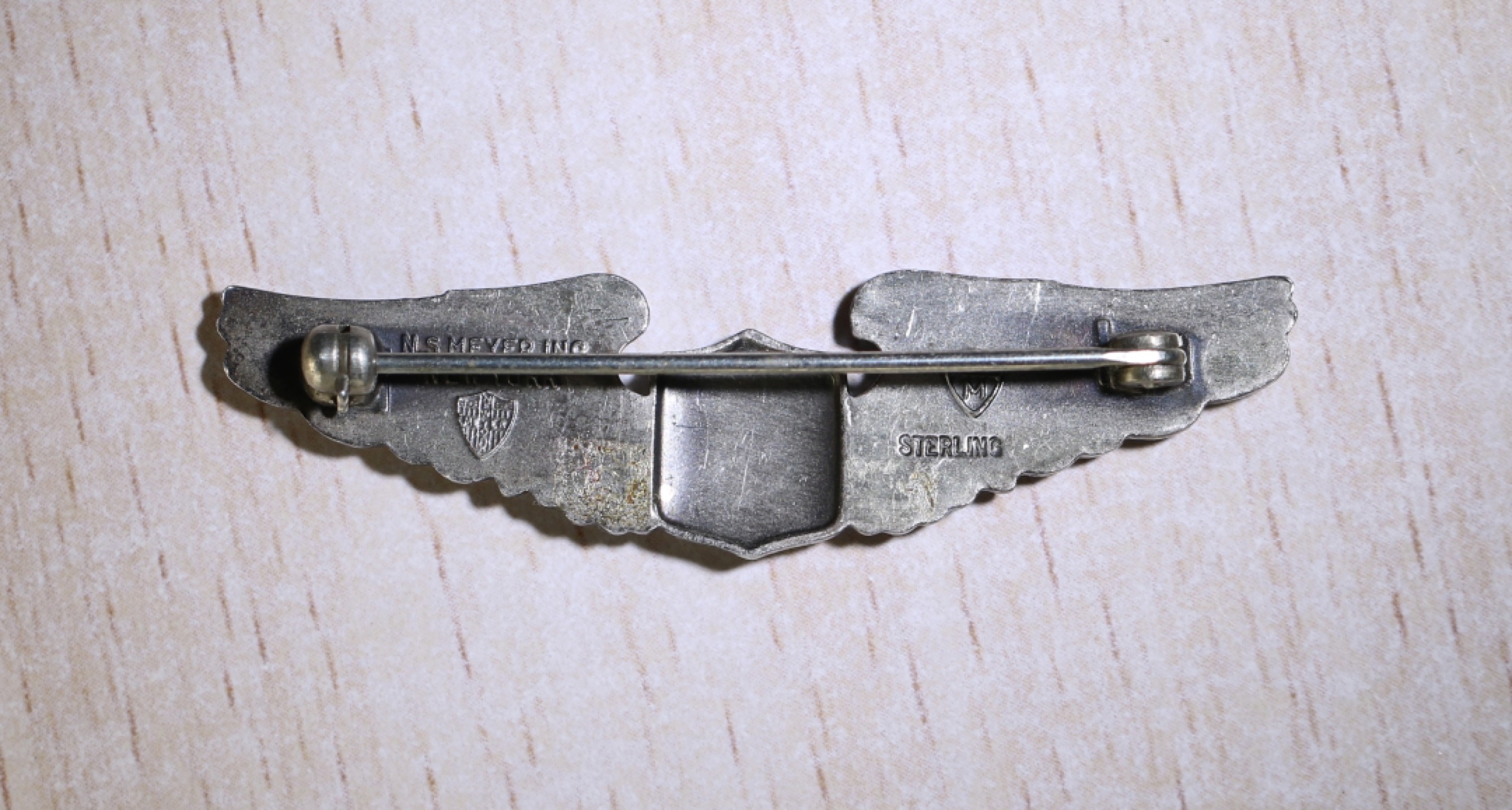 大猫徽章拍卖第205期 二战美军银质飞行标 著名的meyer厂生产 盾标清晰