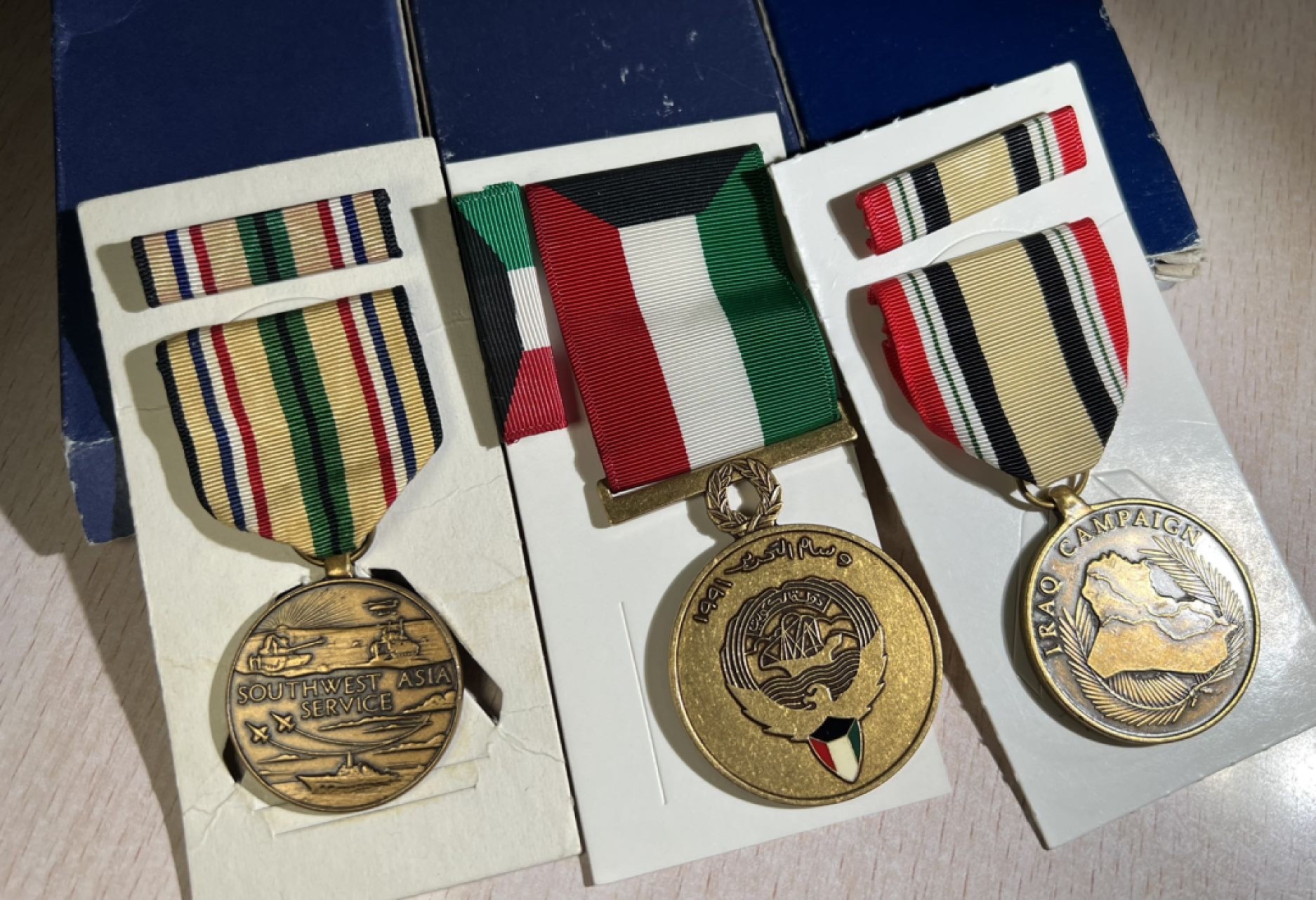 大猫徽章拍卖第205期 🇺🇸军版奖章一组 美国伊拉克战争奖章，美国海湾战争奖章，解放科威特奖章