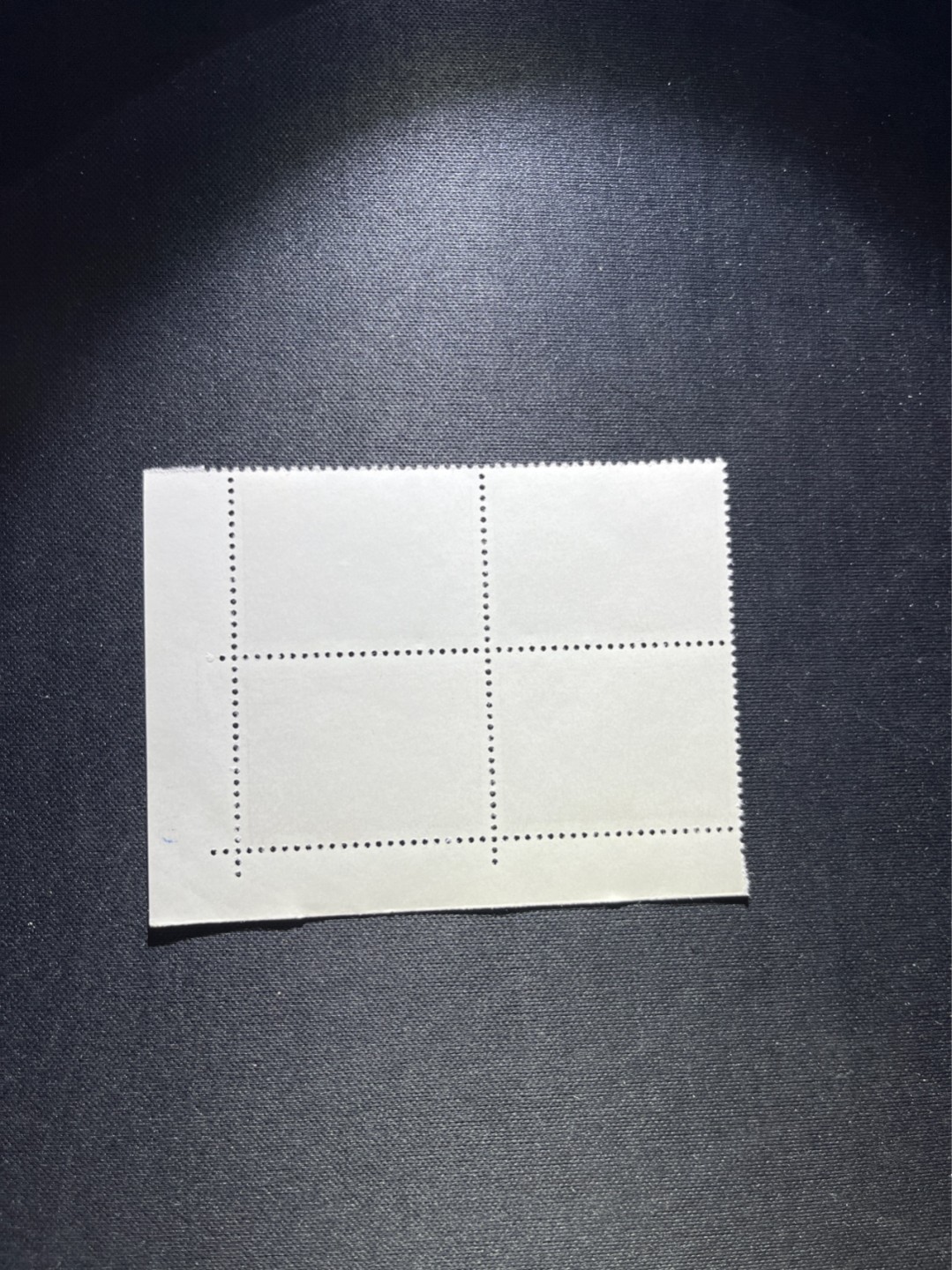 洪涛臻品 精选邮票限时拍卖第六十二期 编号巴黎公社 N11   右下直角边 数字  四方连一组，完美品相，随时售缺，编号票中的龙头，版撕全品嘎嘎绝，收藏级品相。齿孔新且饱满，全品可评级，注意捡漏。！《ASG评级处于初级阶段，注意建仓便宜的版撕货，未来市场前景不可估量！！！！》