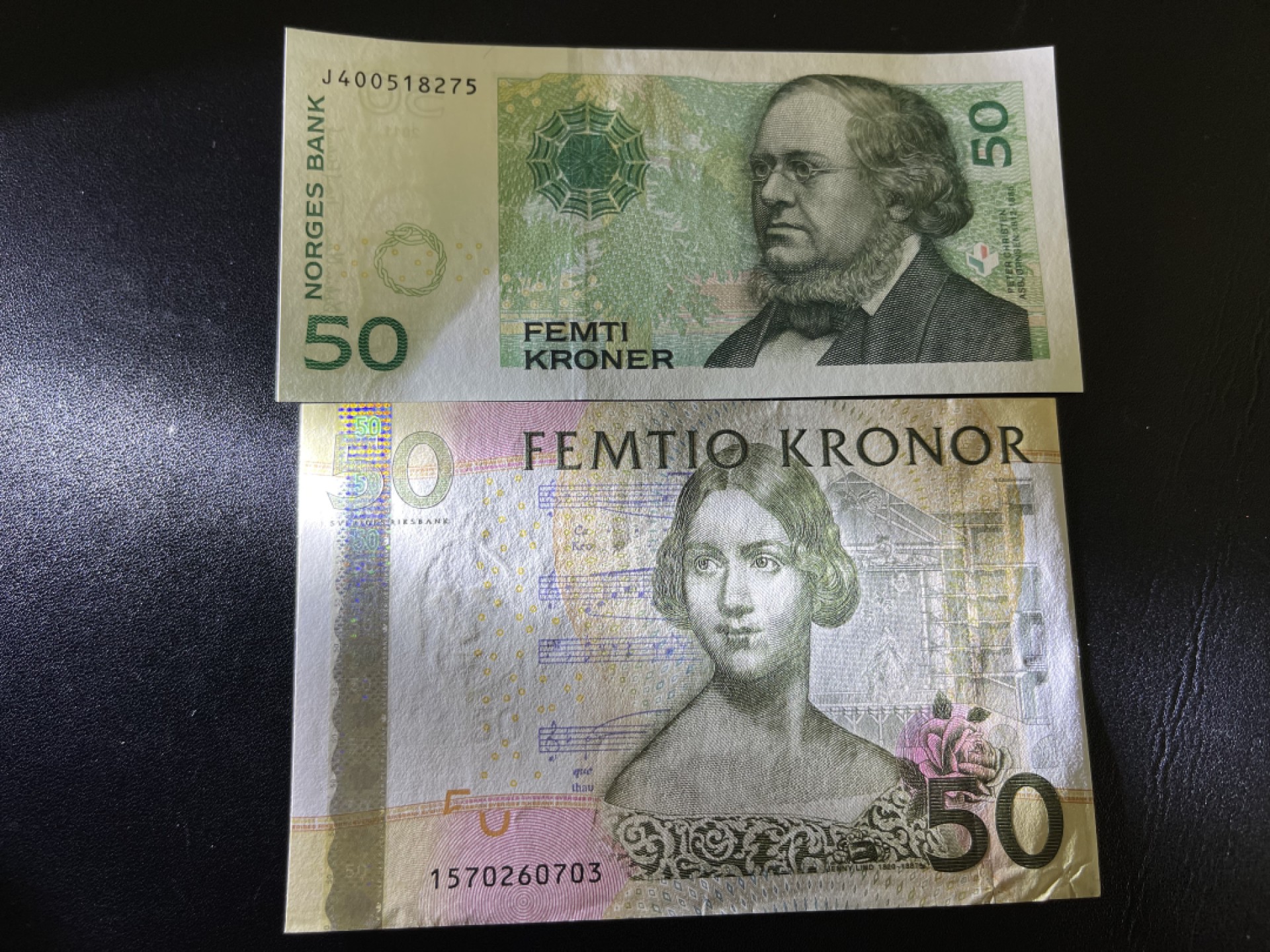 《外钞收藏家》第二百一十期 瑞典50克朗全新 一个角有瑕疵和挪威50克朗 全新UNC 两张一起