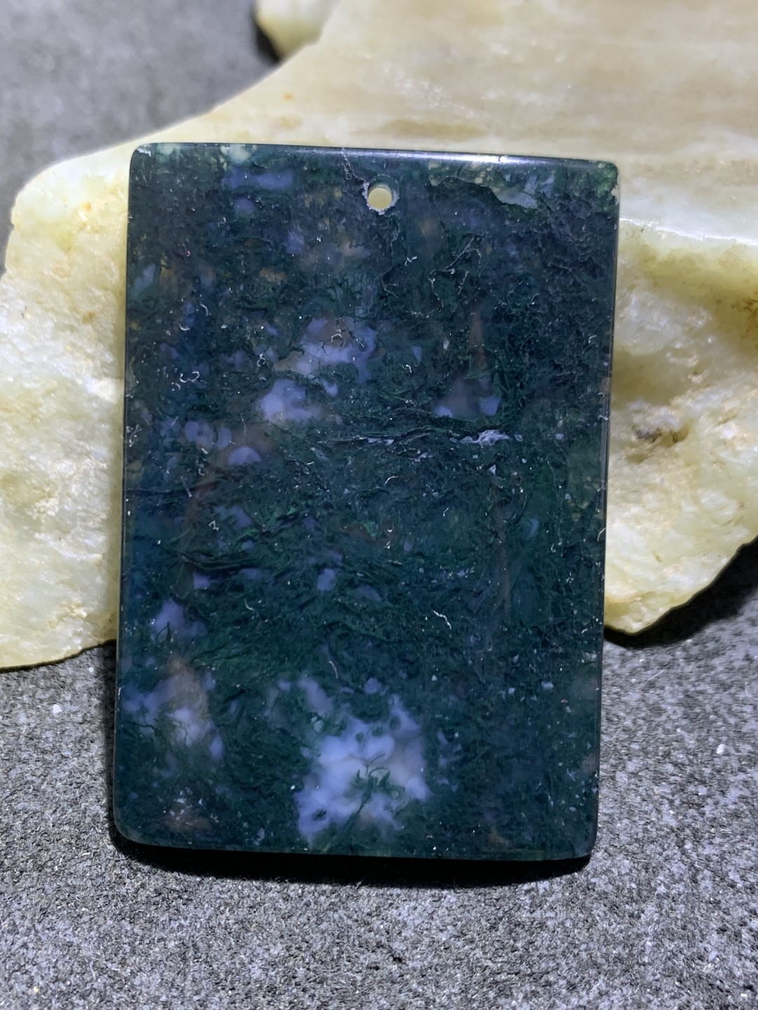 精美绿水草玛瑙牌子一块，