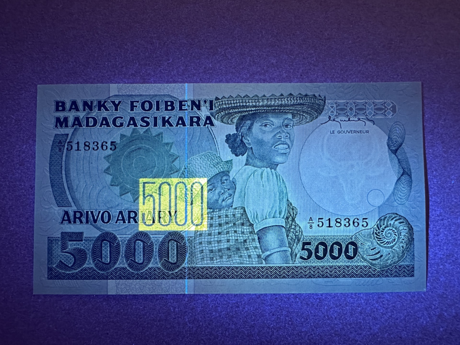 《张总收藏》77期——欧洲精品&女王钞 马达加斯加5000元 UNC 1983年