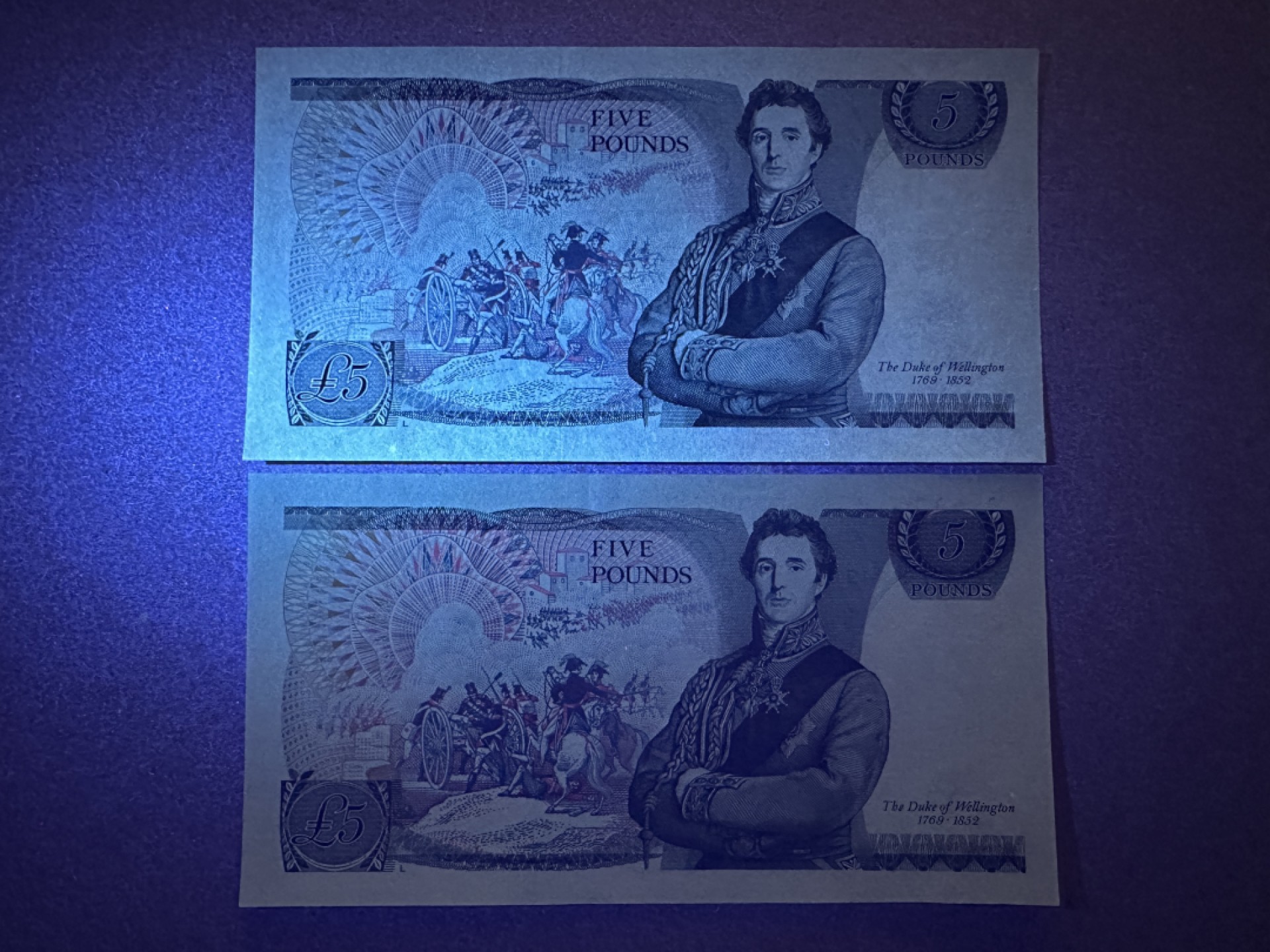 《张总收藏》77期——欧洲精品&女王钞 英格兰5镑2张 UNC D序列 不同签名2张