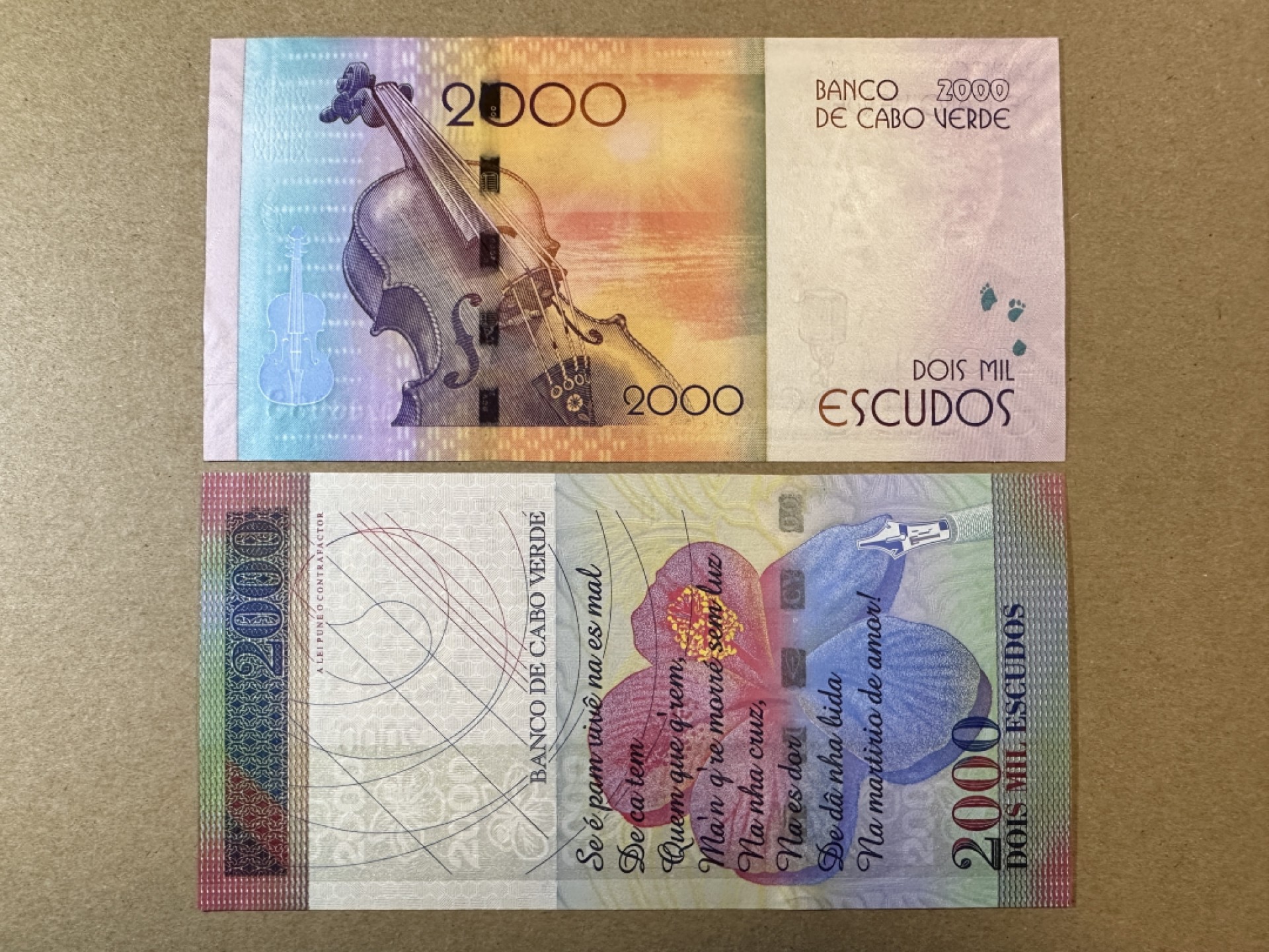 《张总收藏》77期——欧洲精品&女王钞 弗得角2000元2张 UNC 2014年、1999年不同年份2张
