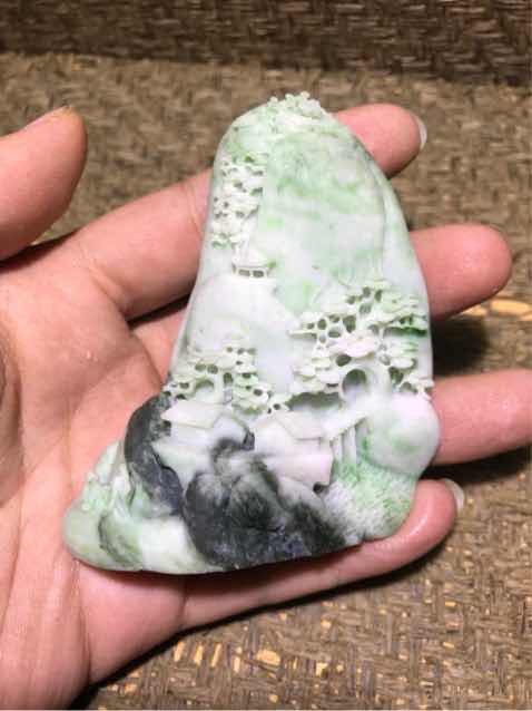 精美独山玉摆件一个！
