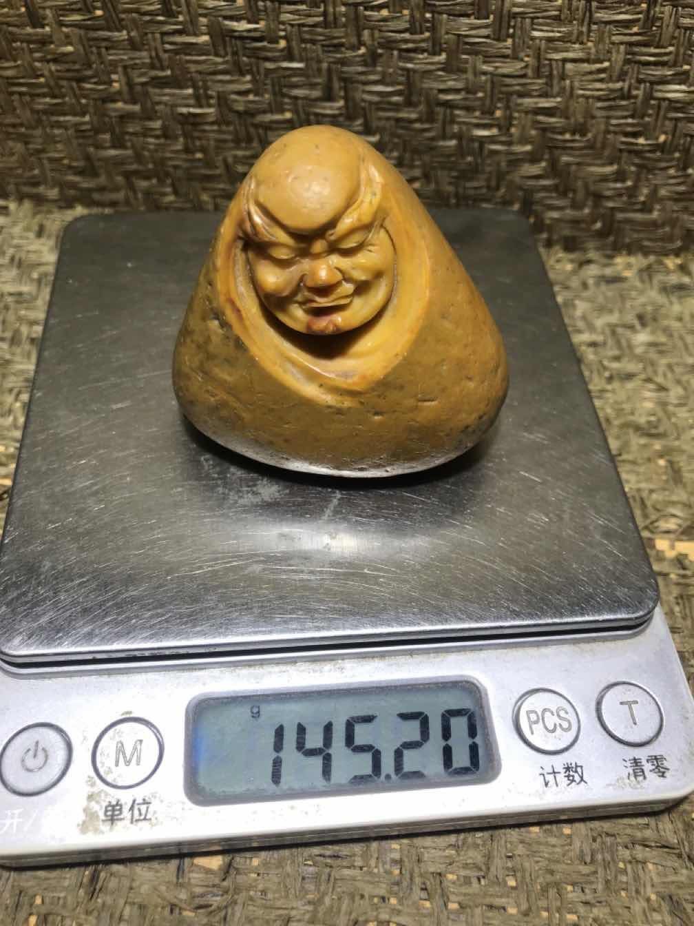 精美老挝田黄原石雕刻罗汉一个
