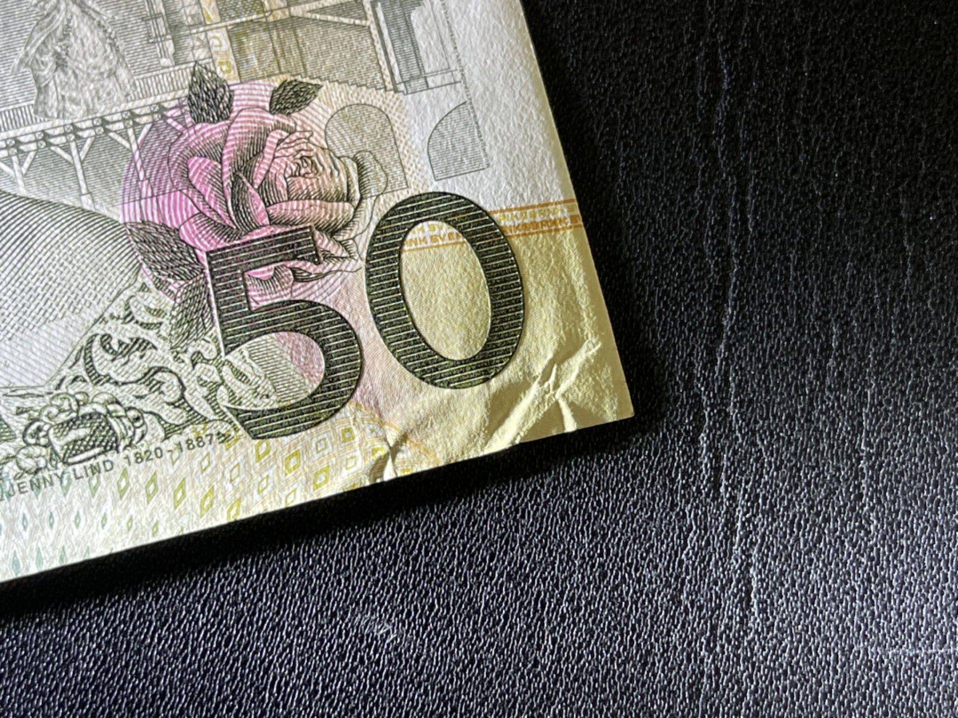 《外钞收藏家》第二百一十期 瑞典50克朗全新 一个角有瑕疵和挪威50克朗 全新UNC 两张一起