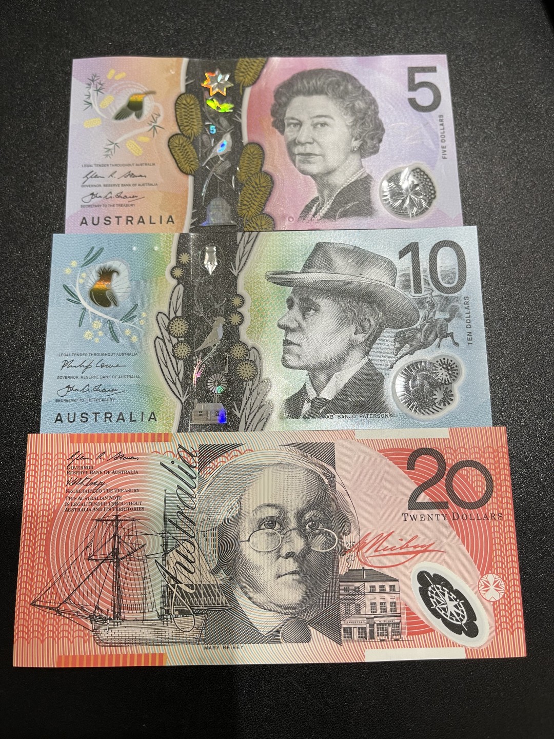 《外钞收藏家》第二百一十六期 澳大利亚5、10、20三张 全新UNC 10刀是豹子号111