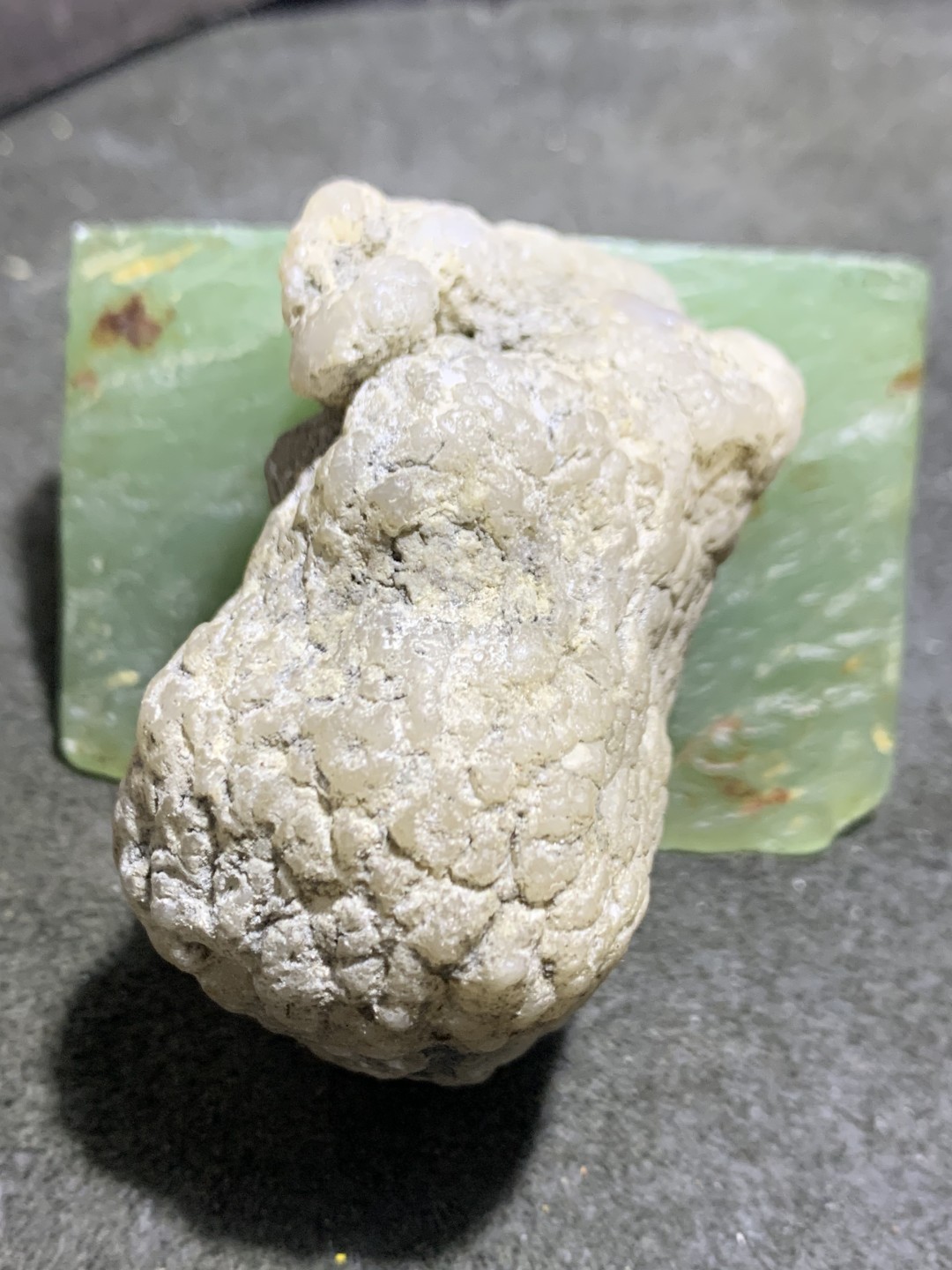 精美天然新疆哈密龟裂纹高玉化蛋白玉原石一块，