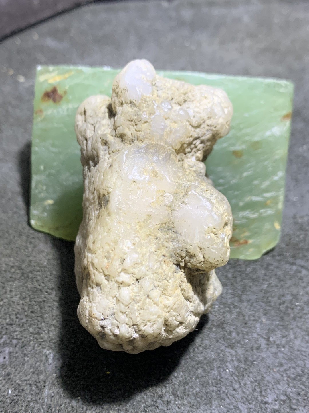 精美天然新疆哈密龟裂纹高玉化蛋白玉原石一块，