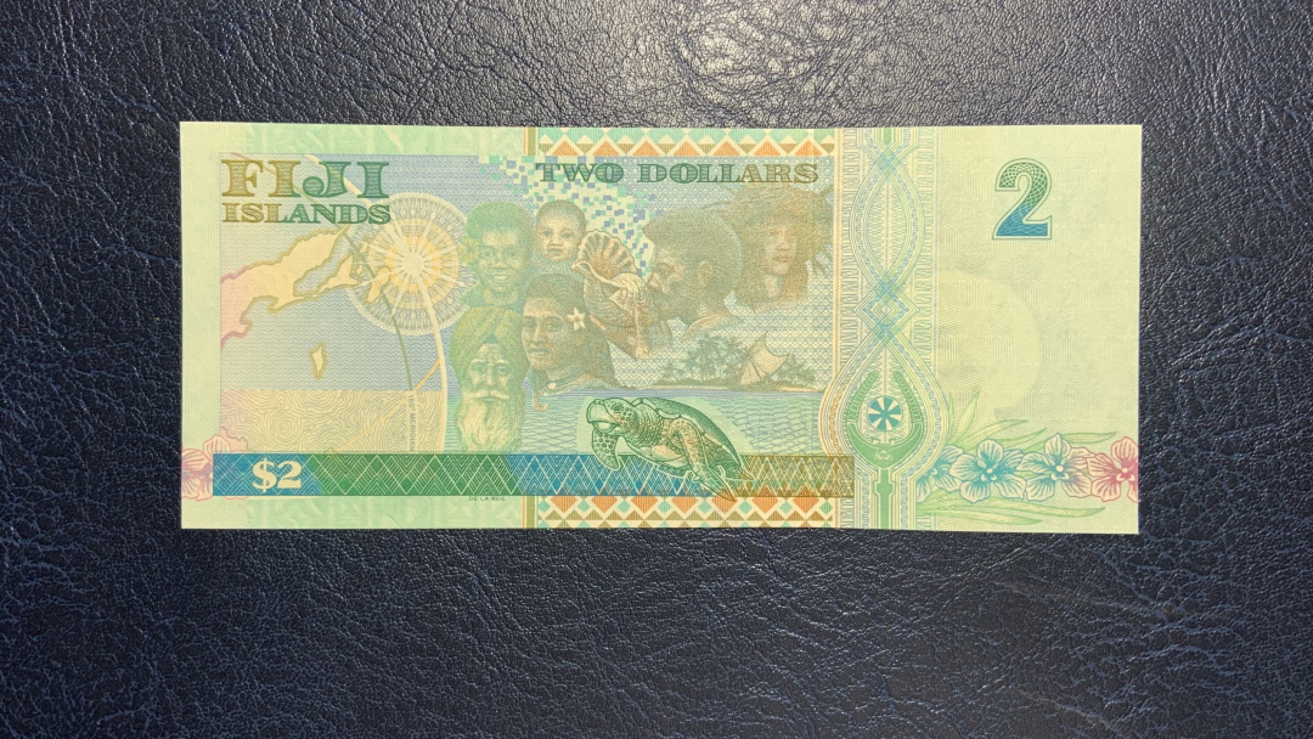 收藏联盟Quantum Auction 第200期拍卖  斐济群岛2000年2元千禧年纪念钞 品相全新UNC 带官方原版纪念册