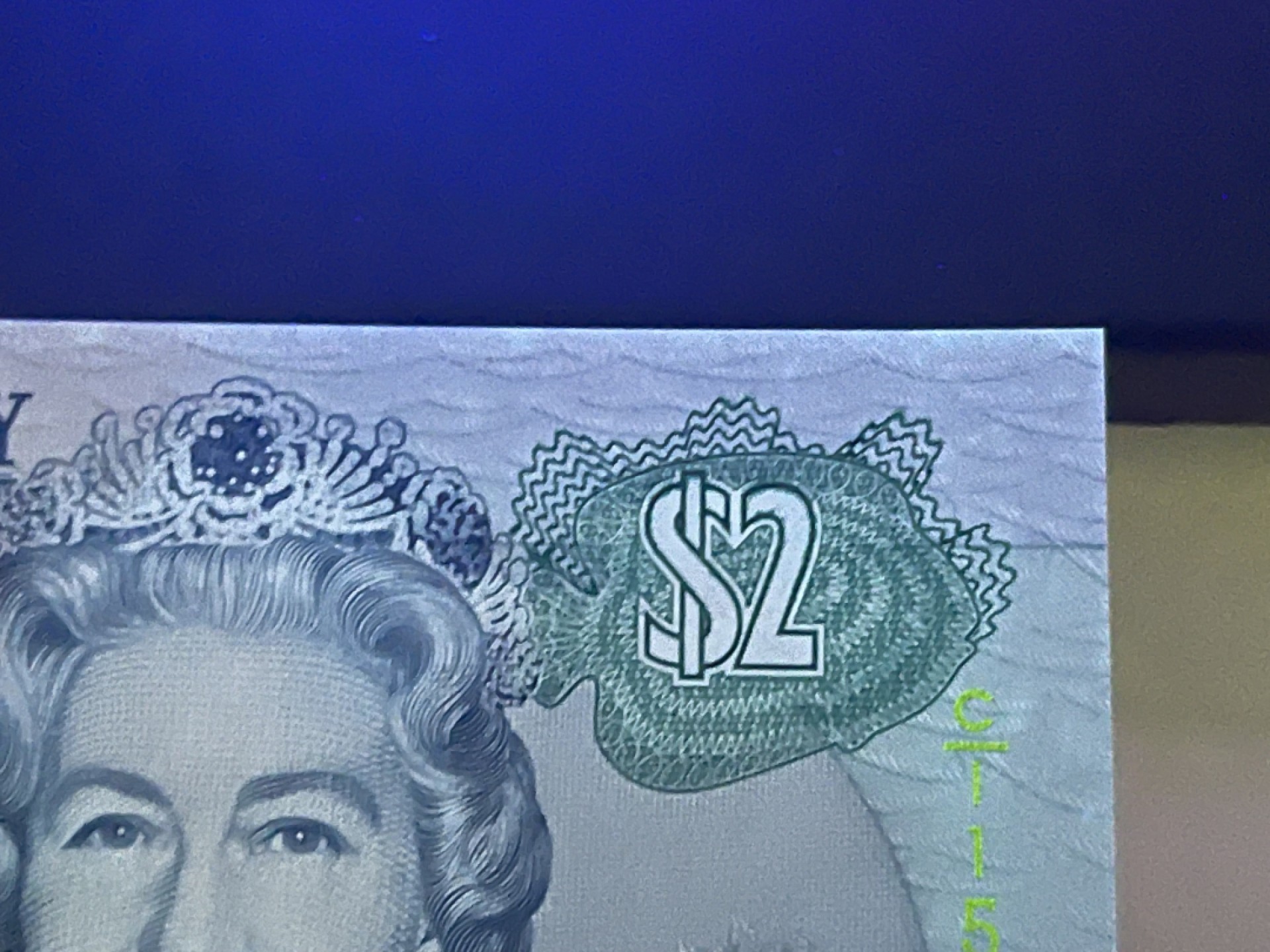 《外钞收藏家》第二百一十期 百慕大2刀 两个版本 近全新 都有一点瑕疵 如图