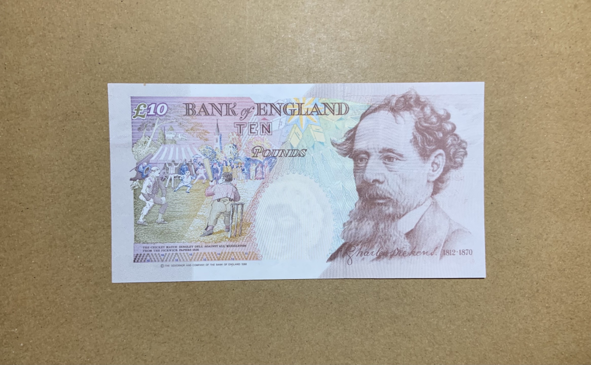 收藏联盟Quantum Auction 第200期拍卖  英国1992年10镑  品相全新UNC（票面一轻微搁痕）A冠首发组 狄更斯