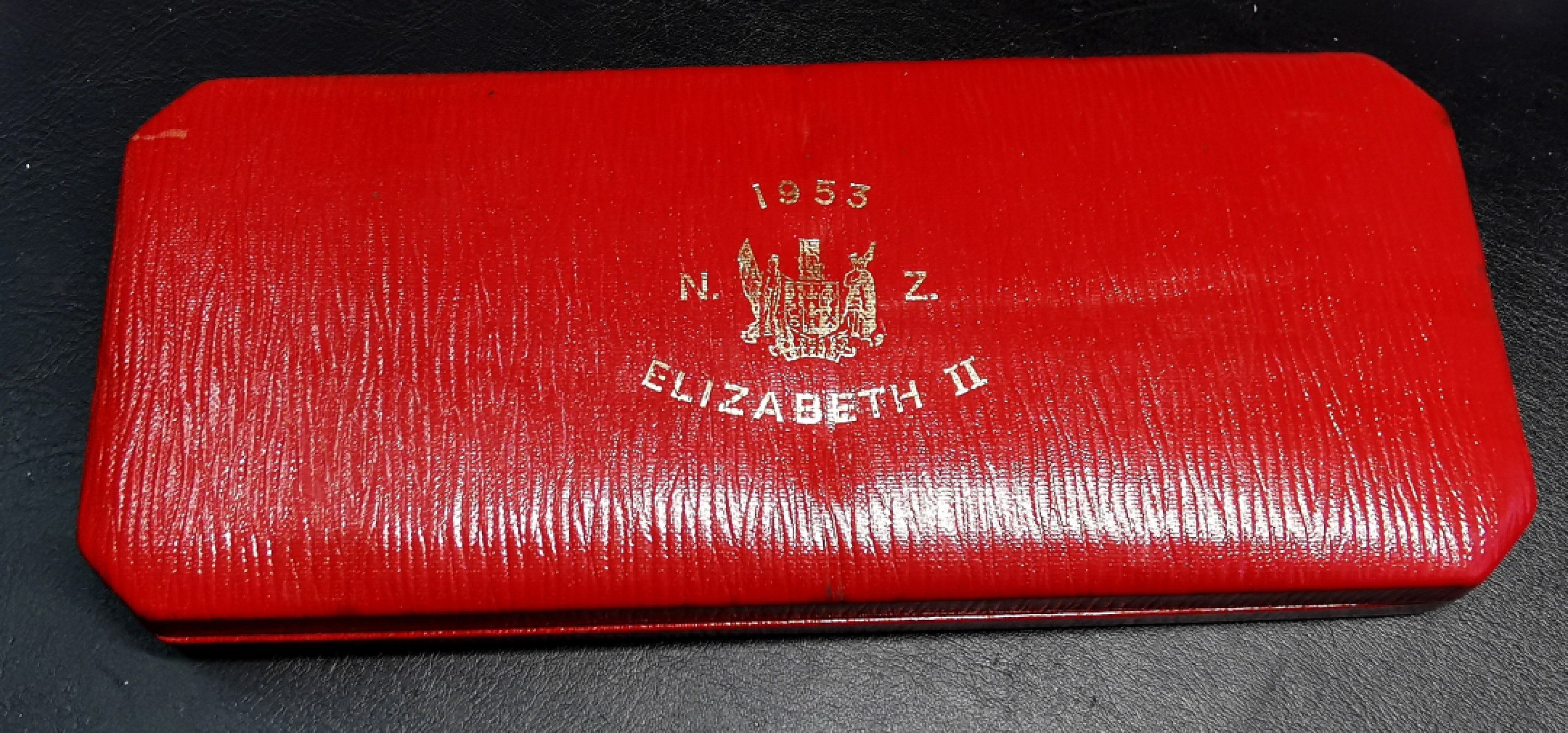 凡希社世界钱币微拍第二百十六期 1953新西兰伊丽莎白加冕精铸PS原盒品相极佳！