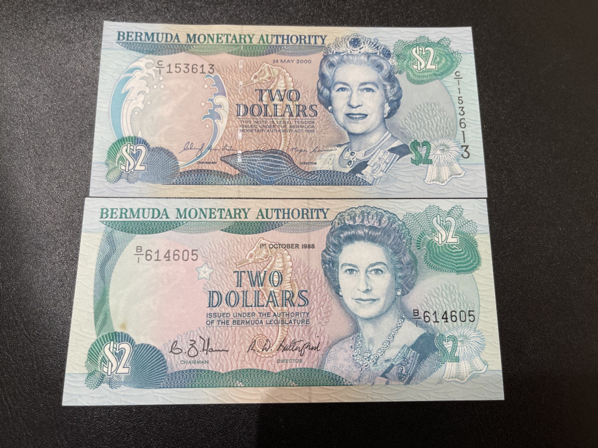 《外钞收藏家》第二百一十期 百慕大2刀 两个版本 近全新 都有一点瑕疵 如图