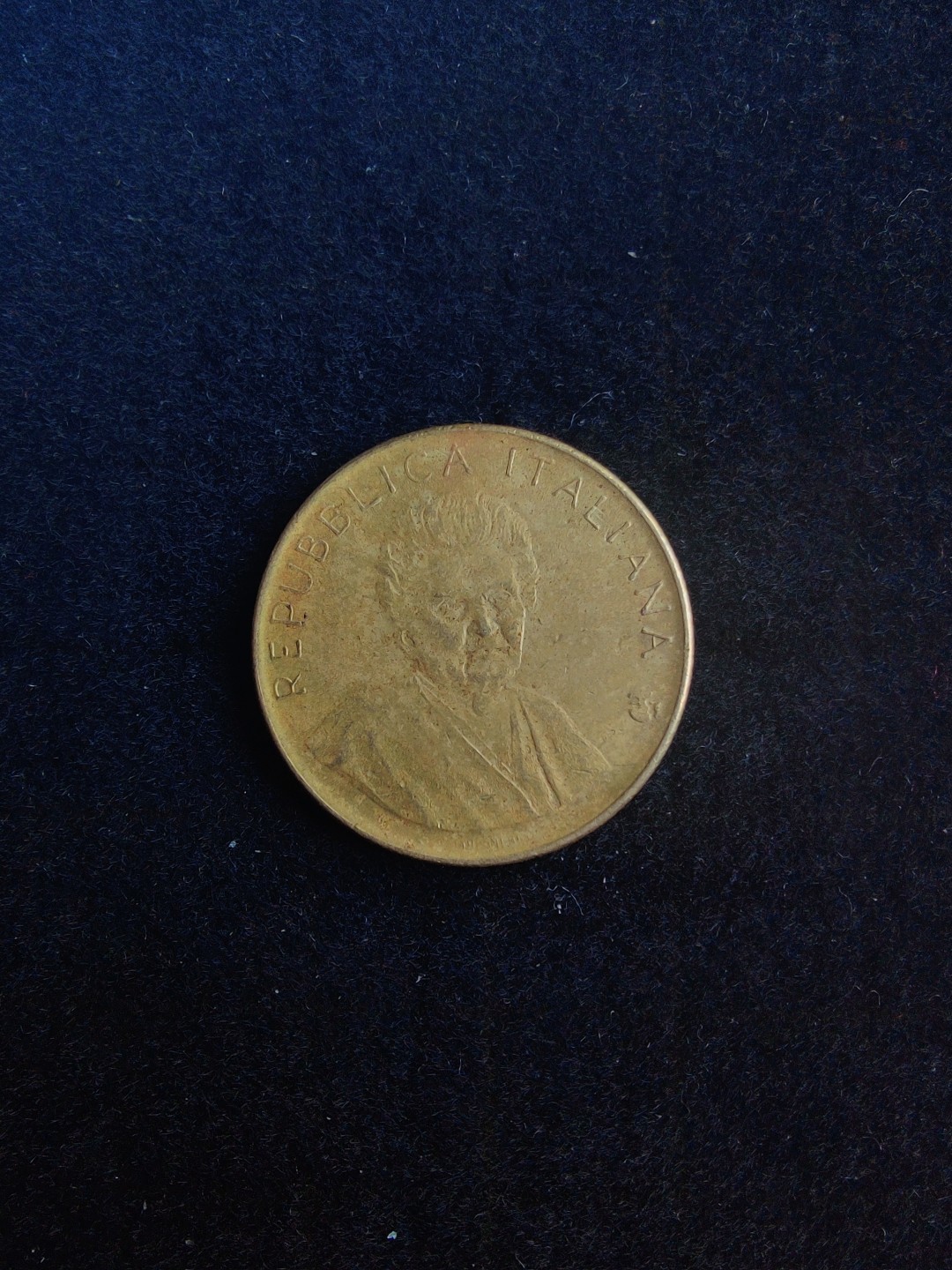 ♥一只鱼（世界钱币第六期） 意大利200里拉（FAO）