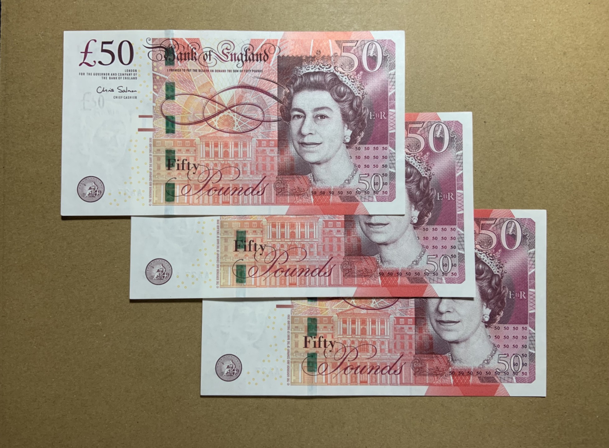 收藏联盟Quantum Auction 第200期拍卖  英国2010年50镑3连号 品相全新UNC AA冠且自带豹子号000 工程师瓦特(蒸汽机发明者)和其推广合作者博尔顿