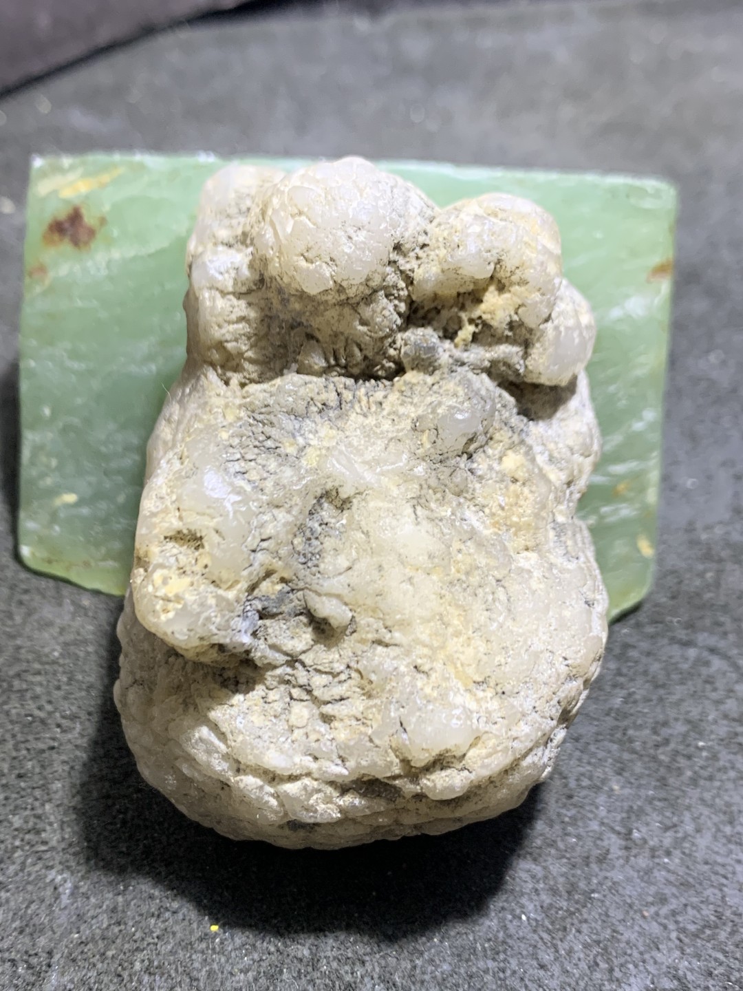 精美天然新疆哈密龟裂纹高玉化蛋白玉原石一块，