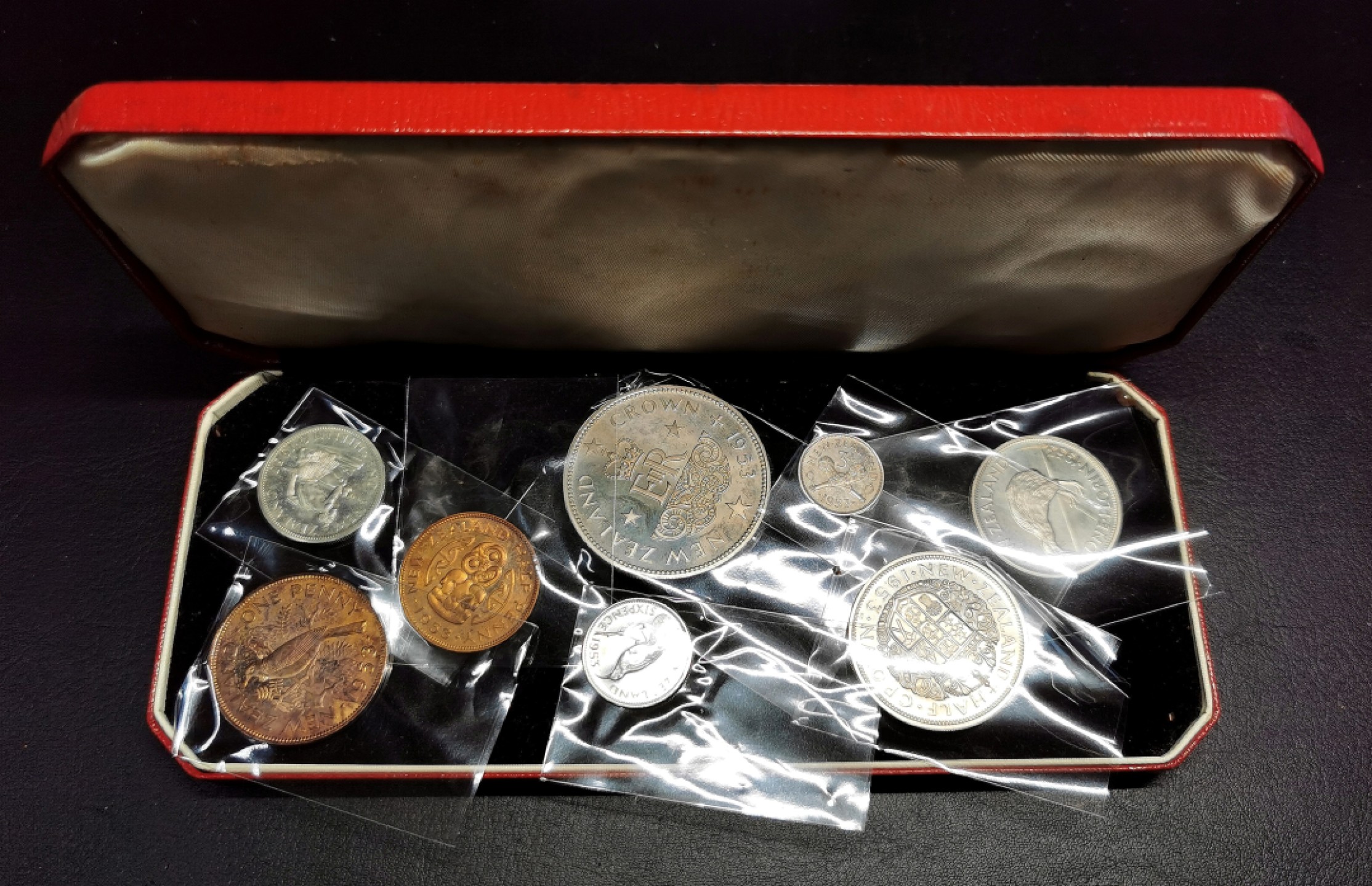 凡希社世界钱币微拍第二百十六期 1953新西兰伊丽莎白加冕精铸PS原盒品相极佳！