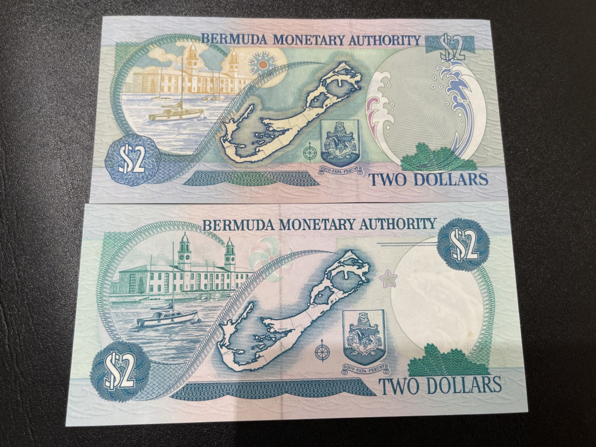 《外钞收藏家》第二百一十期 百慕大2刀 两个版本 近全新 都有一点瑕疵 如图
