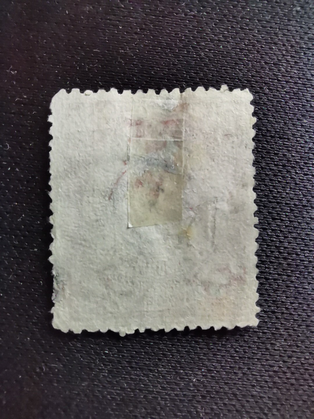 洪涛臻品 精选邮票限时拍卖第六十三期 大清龙票, 红2分, 发行过两次, 1898年发行的龙票有太极图水印(又分厚纸与薄纸), 1901-1910发行的龙票无水印, 随手取票未验水印(大多即使有水印也不易肉眼看到,部分薄纸龙票可以肉眼看到水印), 买家可以自行研究捡漏！百年老邮票, 难免有瑕疵, 入手文物级邮票的机会！