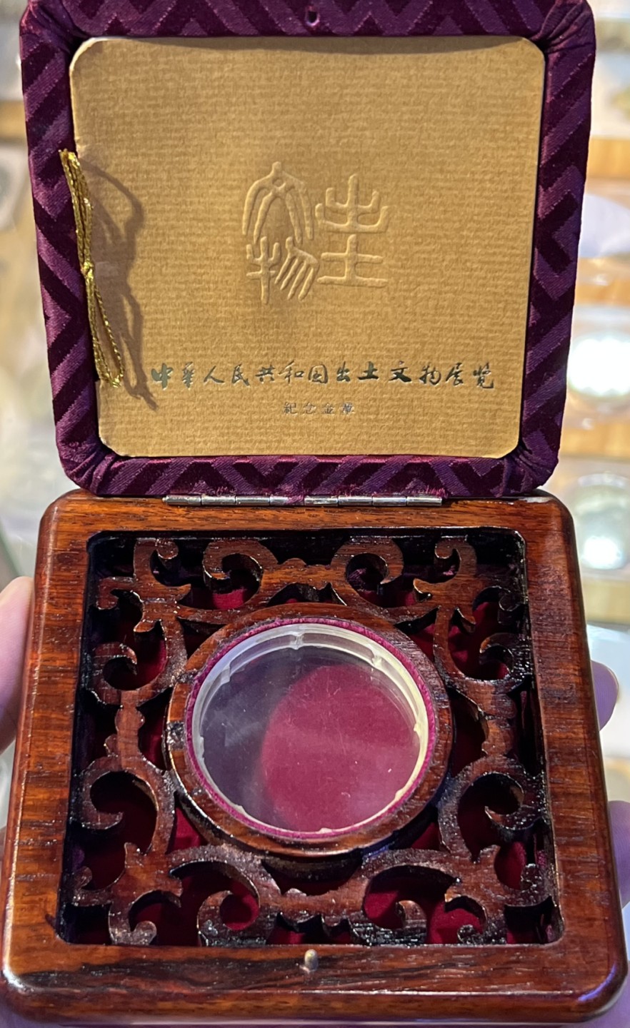大中华拍卖第700期 1978年香港黄金马章 46.8g 