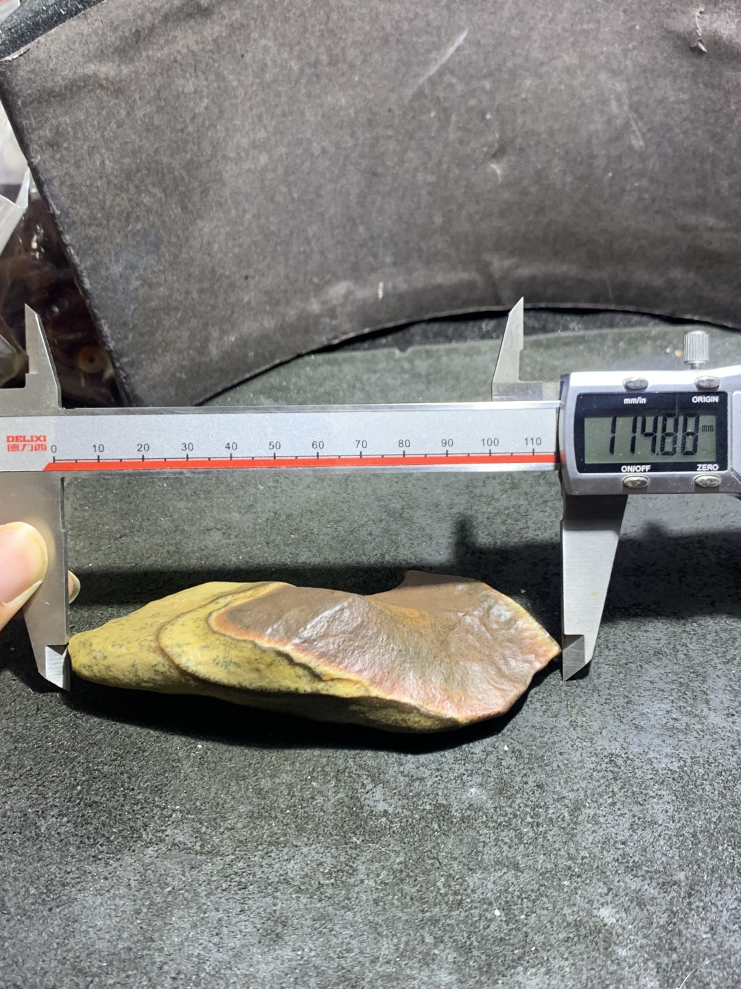 精美罕见新疆双天眼纹彩泥石原石把件（镇纸，摆件） 一块，
