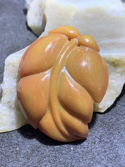 精美战国红玛瑙雕刻树叶吊坠一个，寓意：大业有成， - 精美战国红玛瑙雕刻树叶吊坠一个，寓意：大业有成，