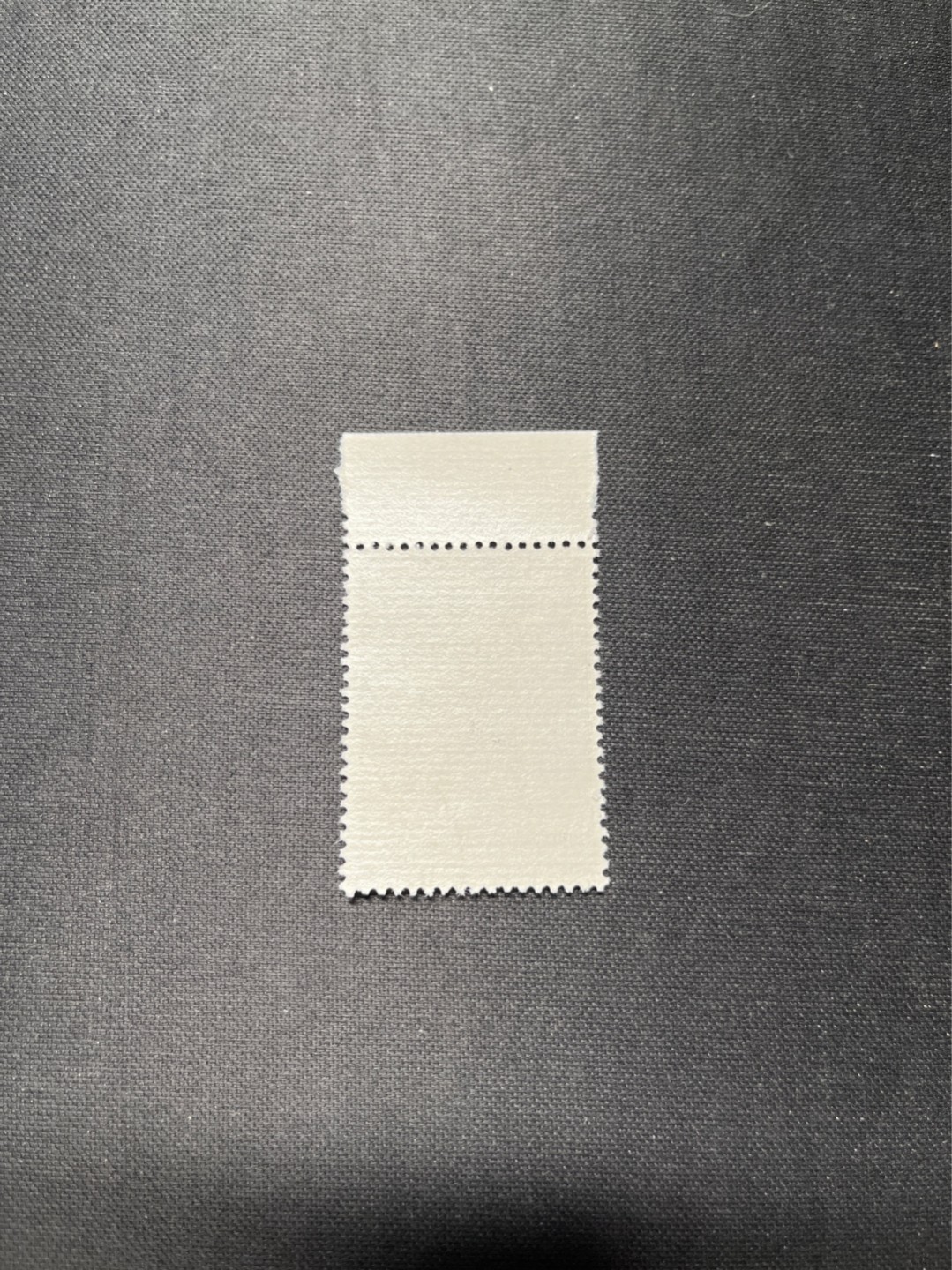 洪涛臻品 精选邮票限时拍卖第六十二期 特63青铜器8-4 厂名 盖销一枚，三俗稀缺货，版撕全品嘎嘎绝，解放初的经典票，整版撕开，面艳胶白，票挺洁净，齿孔完美，收藏评级两相宜，且有高附加值边纸。老纪特的版票资源十分稀缺难寻，机会来临时必须抓住