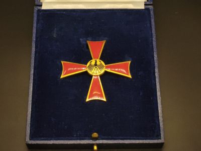戎马世界章牌大赏（第13期） - 西德联邦十字（带原盒Steinhauer＆lück厂70年代制作）