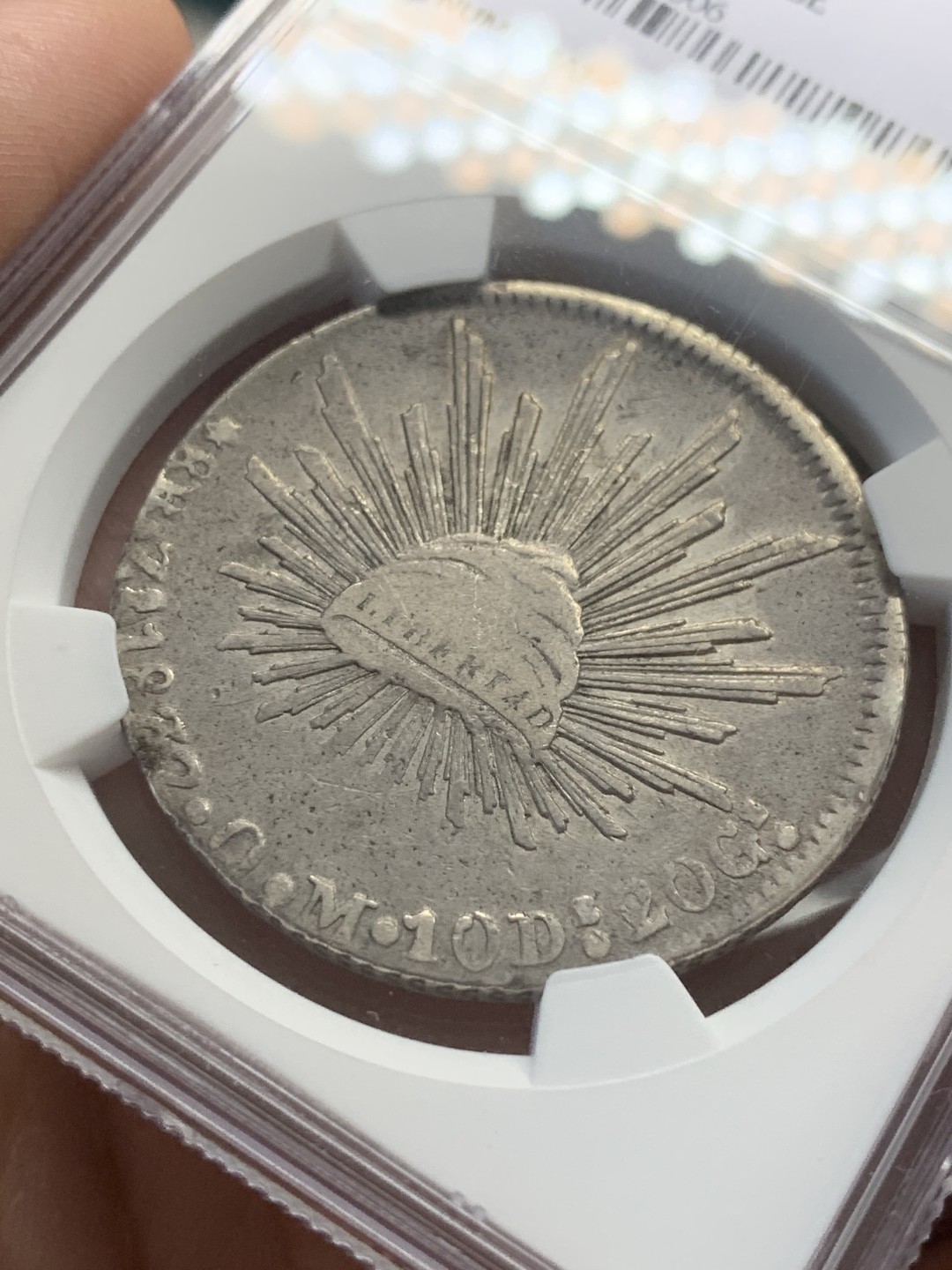 《竞宝斋》第108场-周日，周一 ，周四3场连拍（全场包邮） NGC VF 墨西哥 1832/1年 骑字版 早期 鹰洋银币 原味包浆 状态还不错