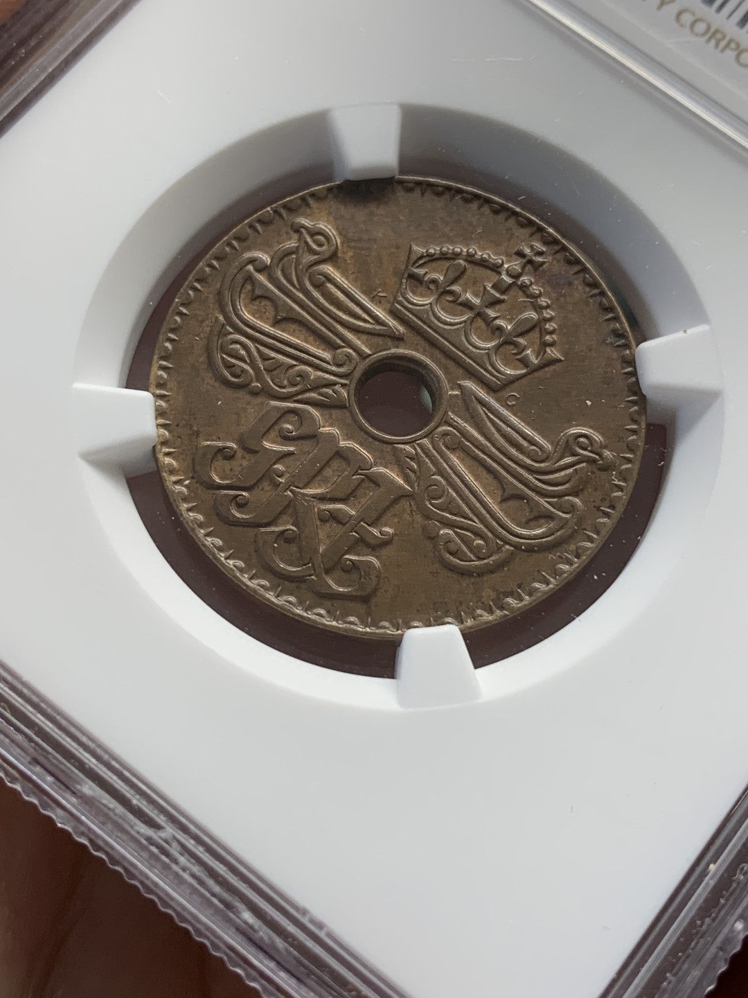 《竞宝斋》第108场-周日，周一 ，周四3场连拍（全场包邮） NGC MS63BN 1938 英属新几内亚1便士 铜币 巧克力包浆